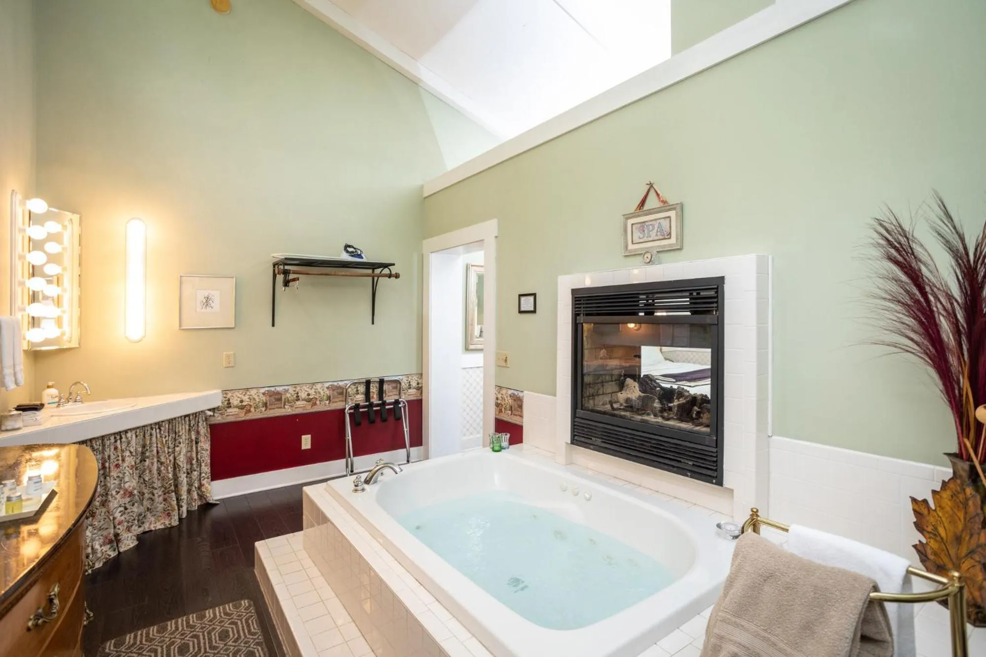 Bathroom in By the Side of the Road Inn & Cottages