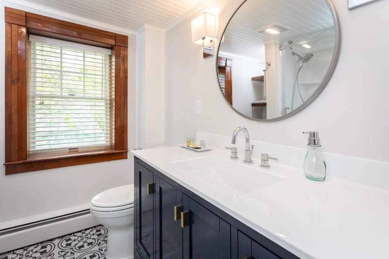 Bathroom in By the Side of the Road Inn & Cottages