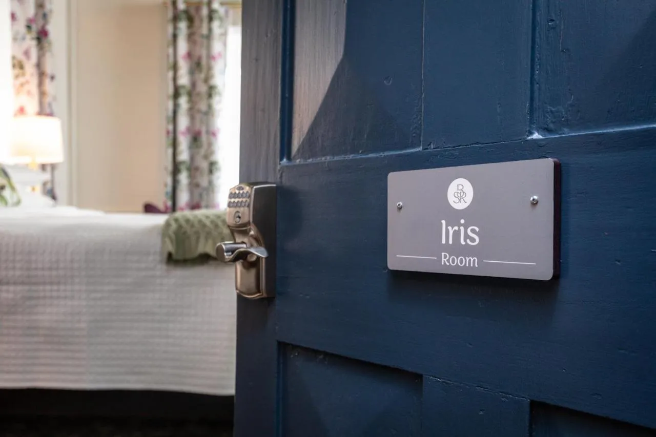 Logo/Certificate/Sign, Bed in By the Side of the Road Inn & Cottages