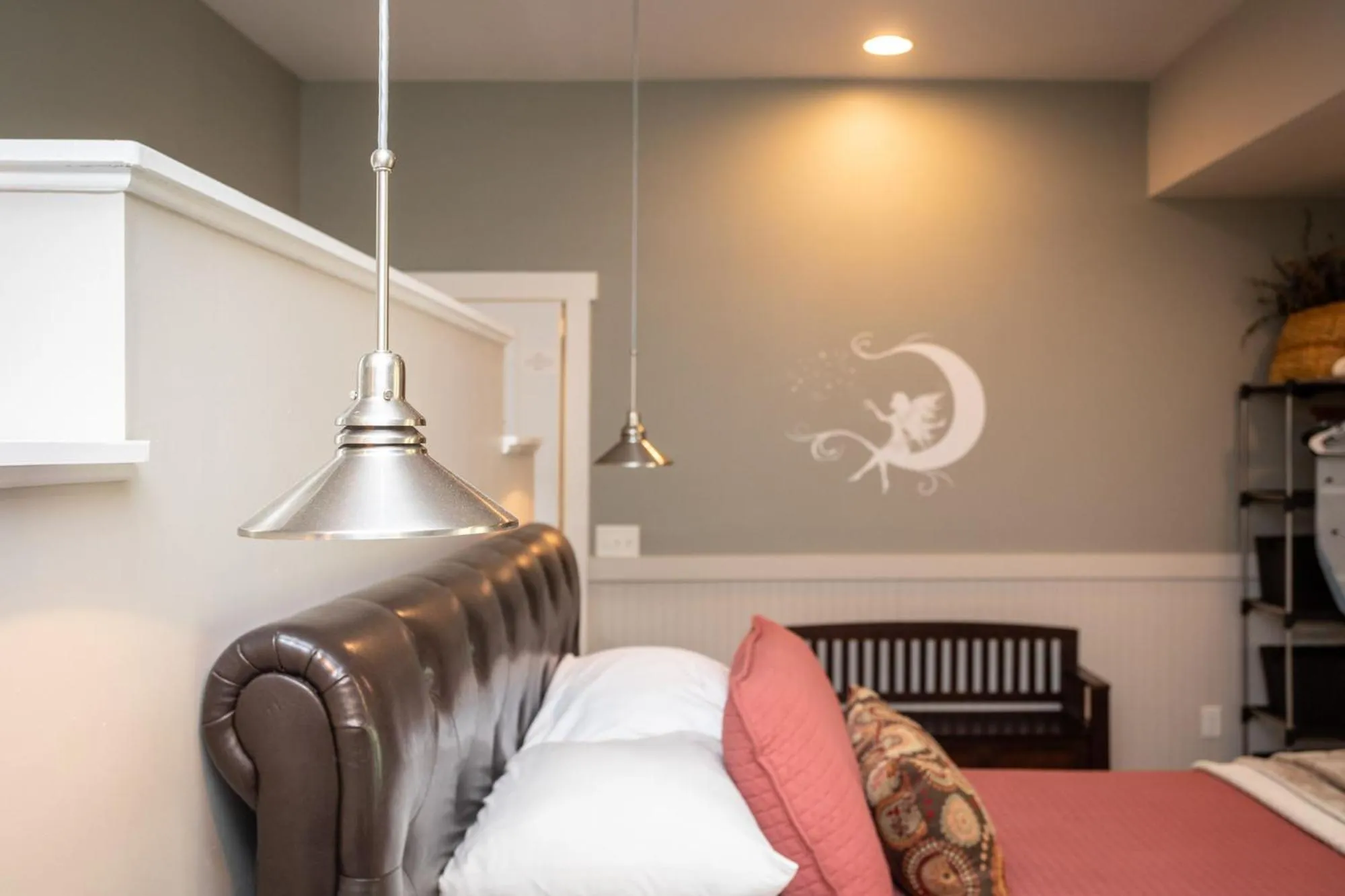 Bedroom, Bed in By the Side of the Road Inn & Cottages