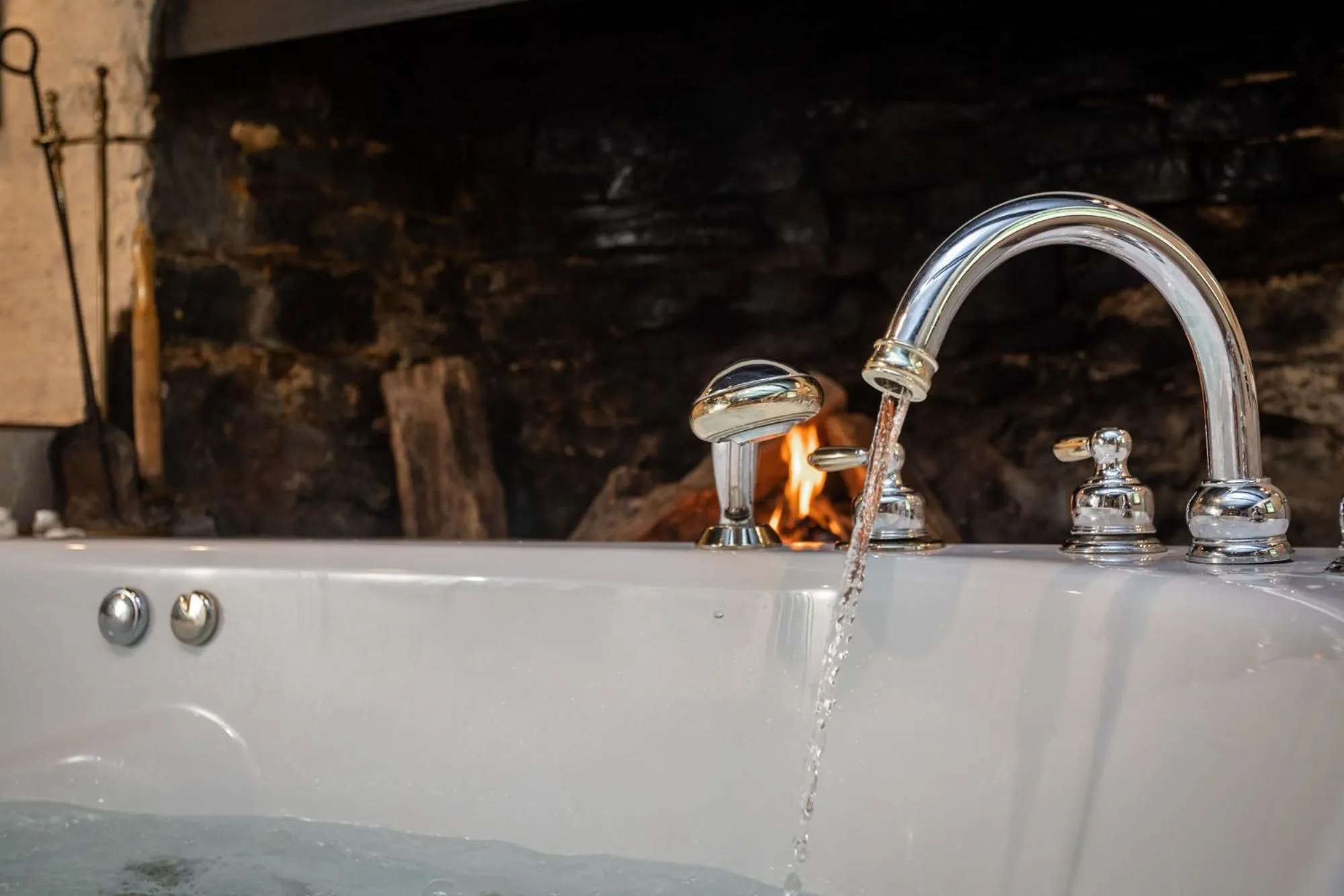 Bath in By the Side of the Road Inn & Cottages