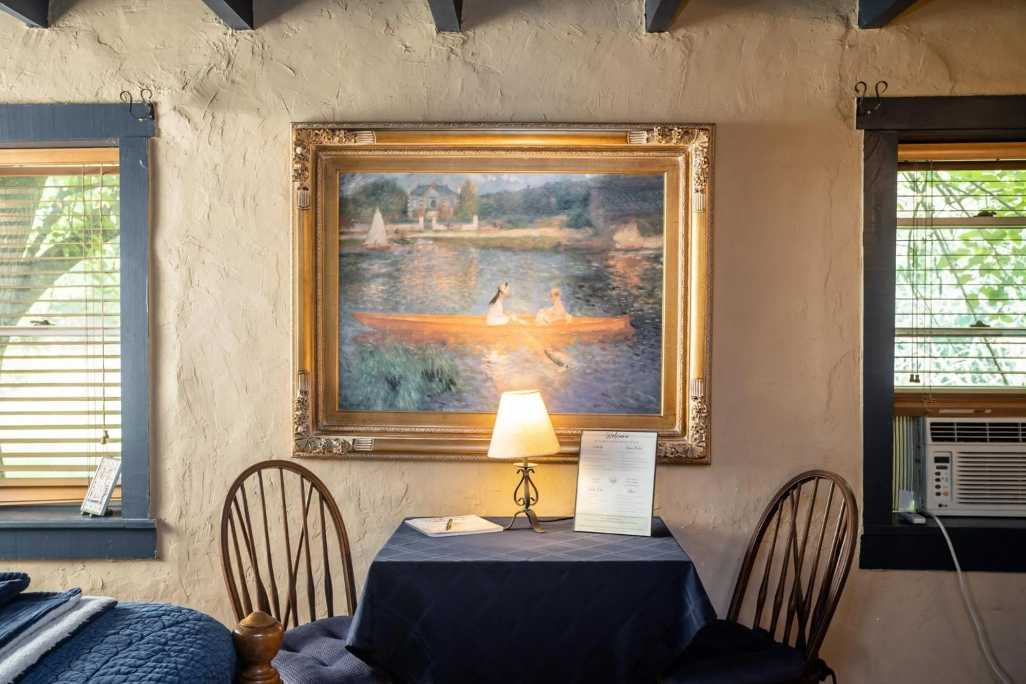 Dining area in By the Side of the Road Inn & Cottages