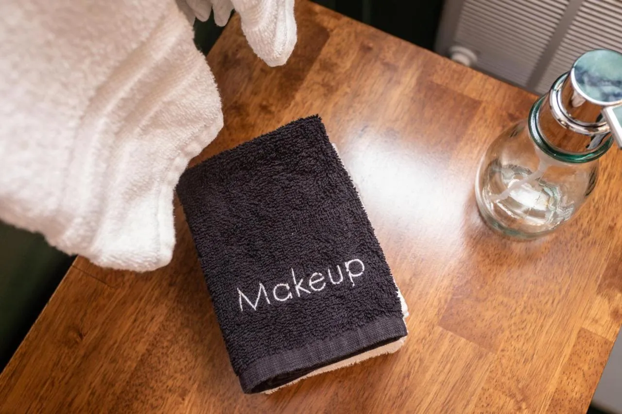 towels in By the Side of the Road Inn & Cottages