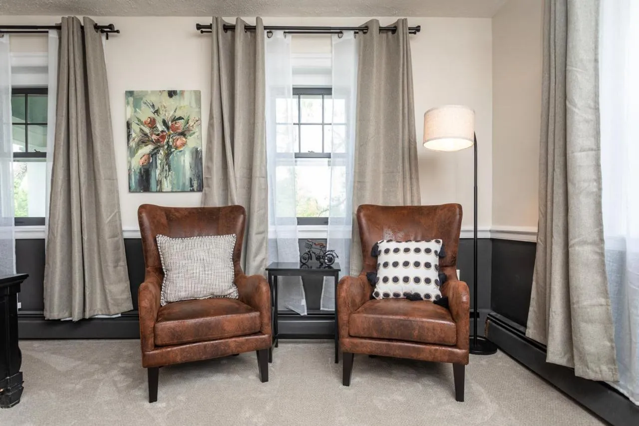 Seating area in By the Side of the Road Inn & Cottages