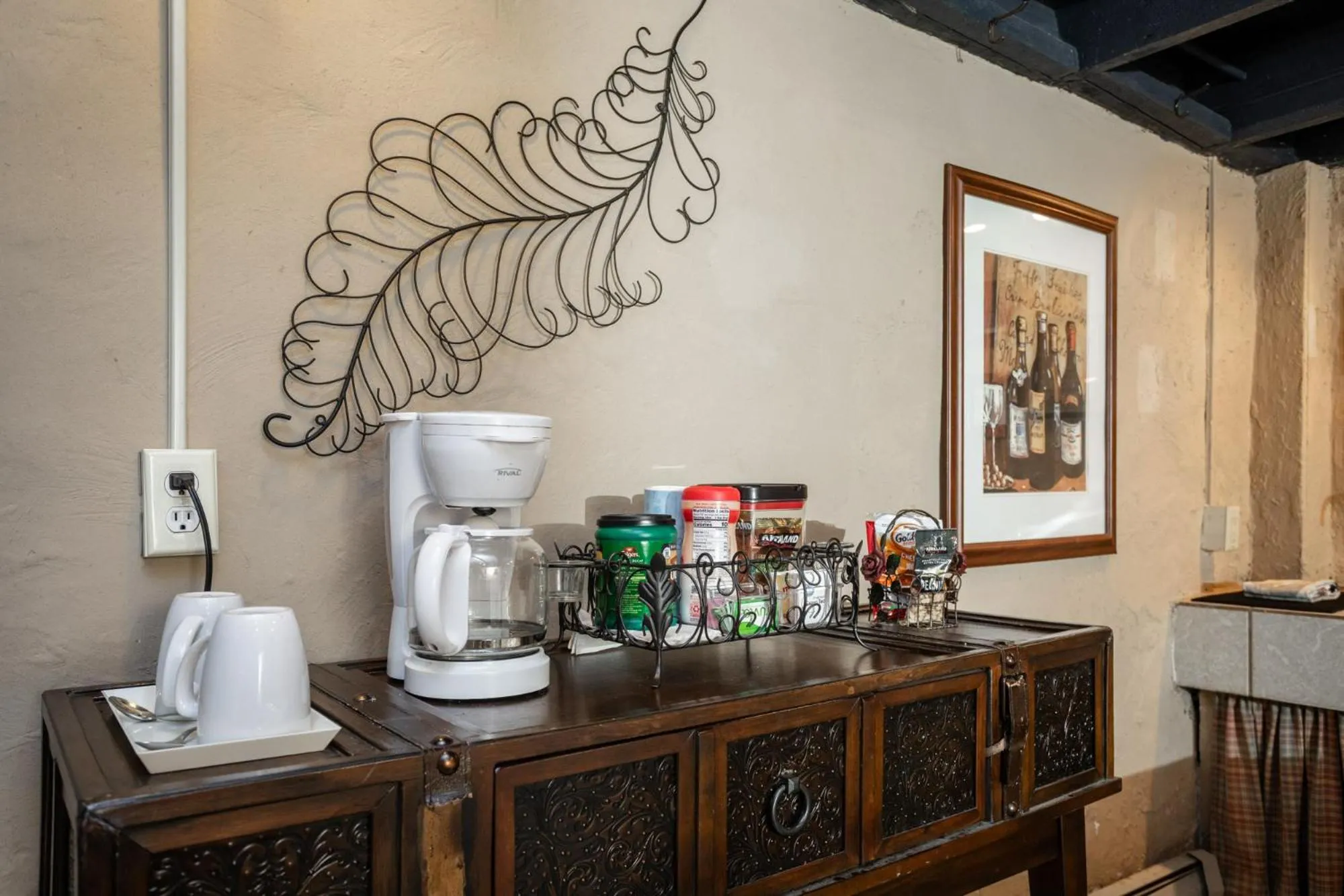 Coffee/tea facilities in By the Side of the Road Inn & Cottages