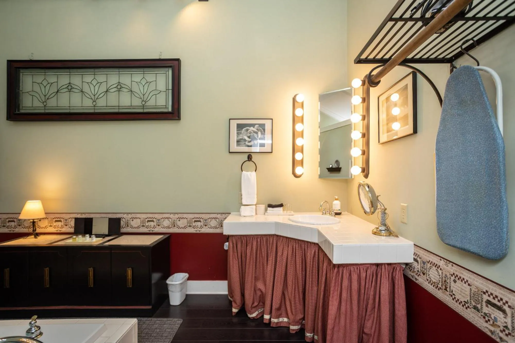 Bathroom, Bed in By the Side of the Road Inn & Cottages