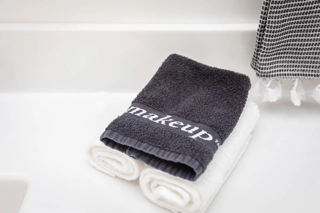 towels in By the Side of the Road Inn & Cottages