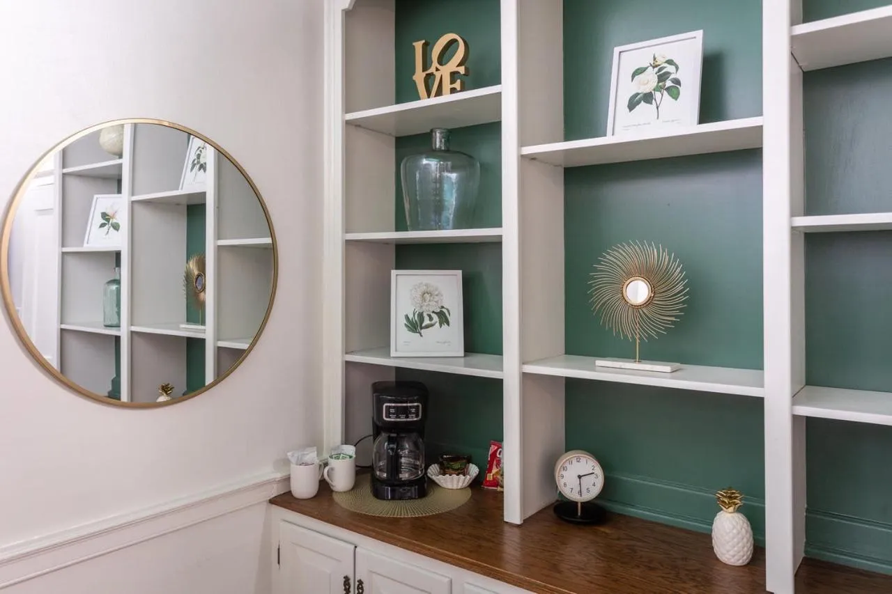 Coffee/tea facilities in By the Side of the Road Inn & Cottages