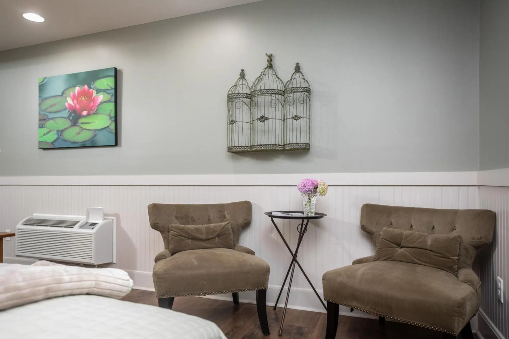 Seating area in By the Side of the Road Inn & Cottages