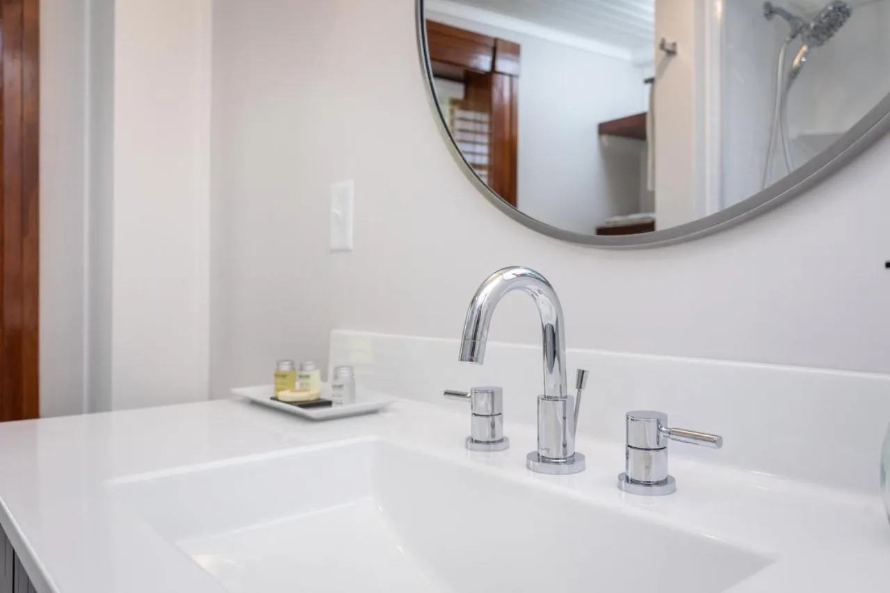 Bathroom in By the Side of the Road Inn & Cottages