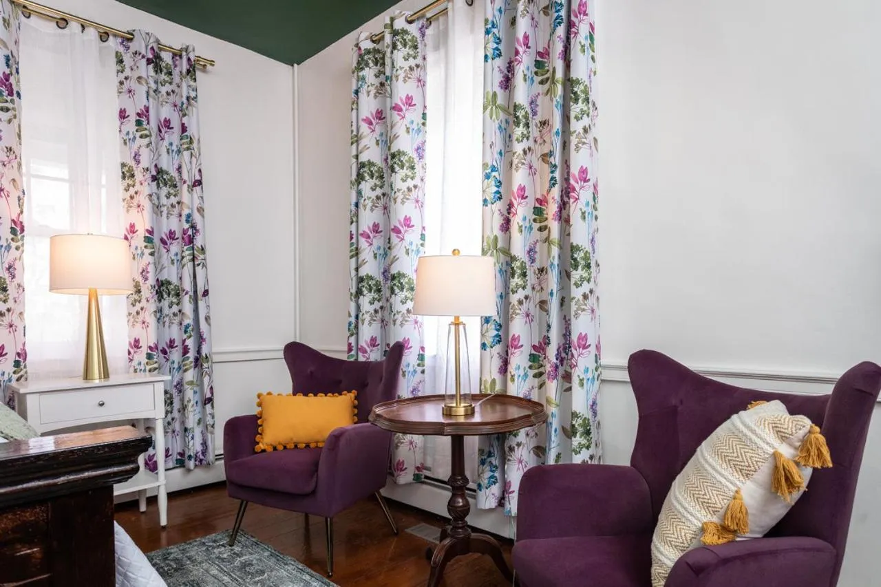 Seating area in By the Side of the Road Inn & Cottages