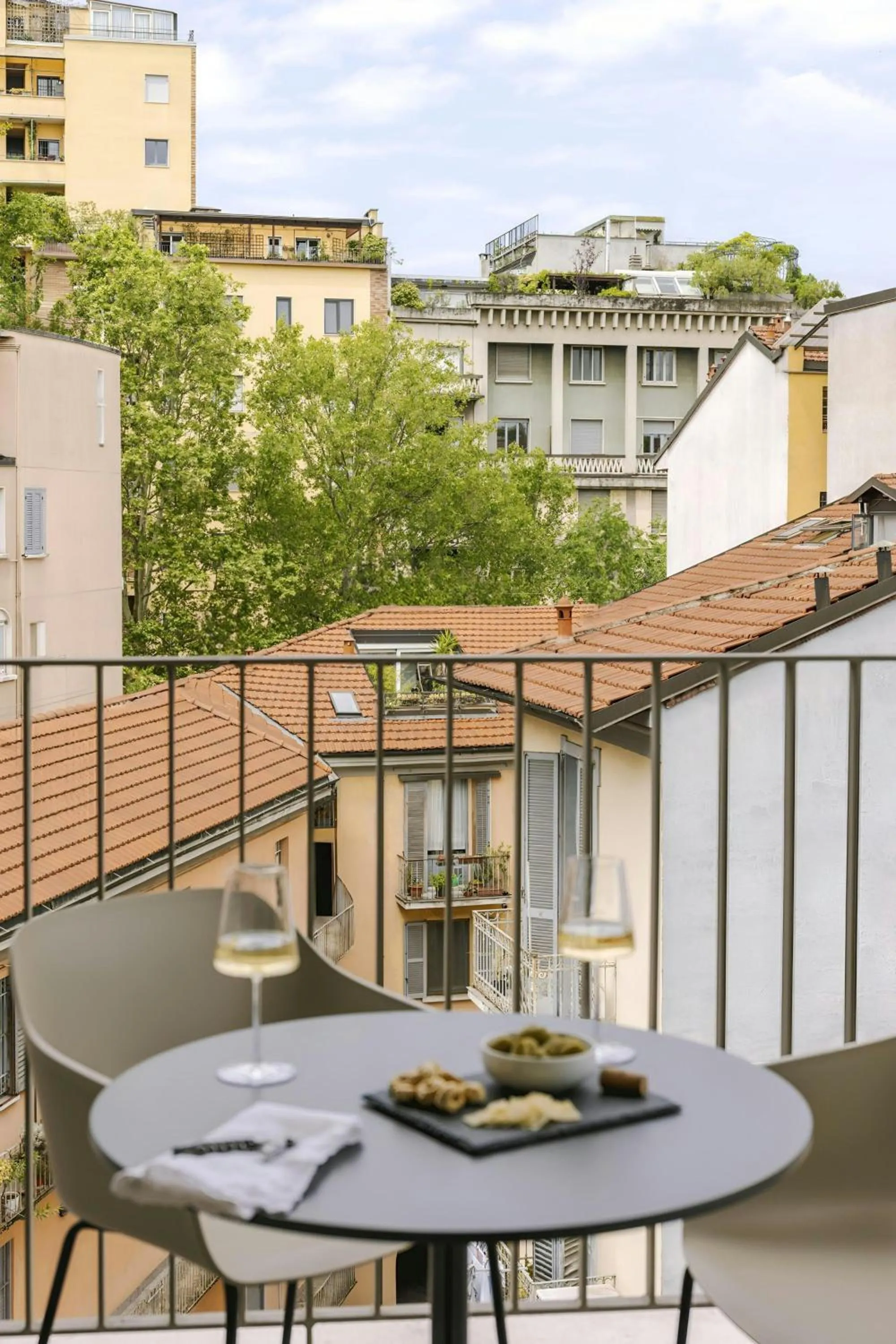 Photo of the whole room in Sonder by Marriott Bonvoy Atelier Apartments Porta Romana