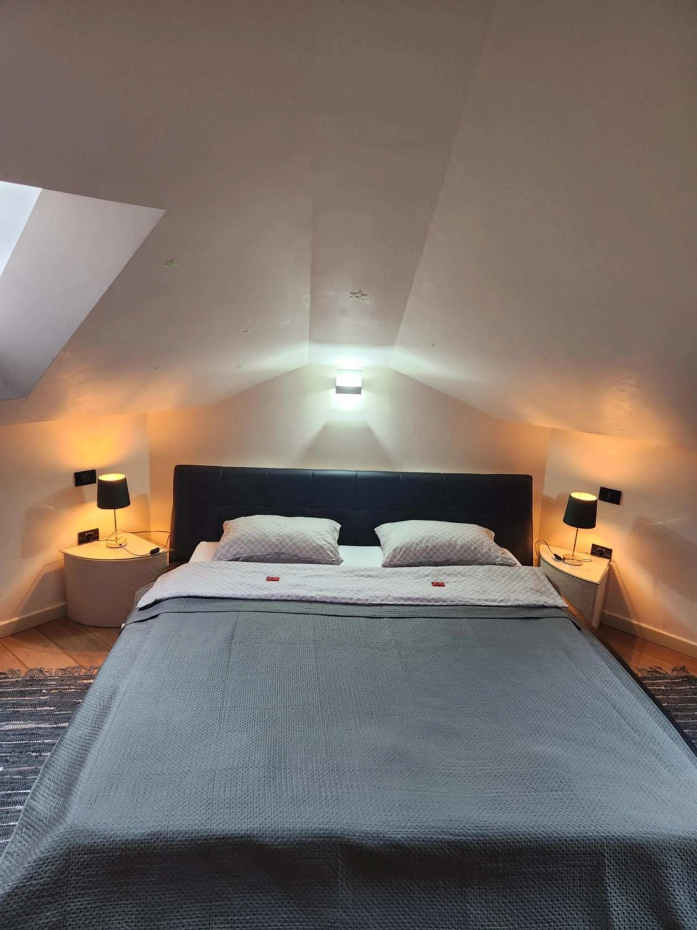 Two-Bedroom Apartment in Central Terrace Escape with Jacuzzi