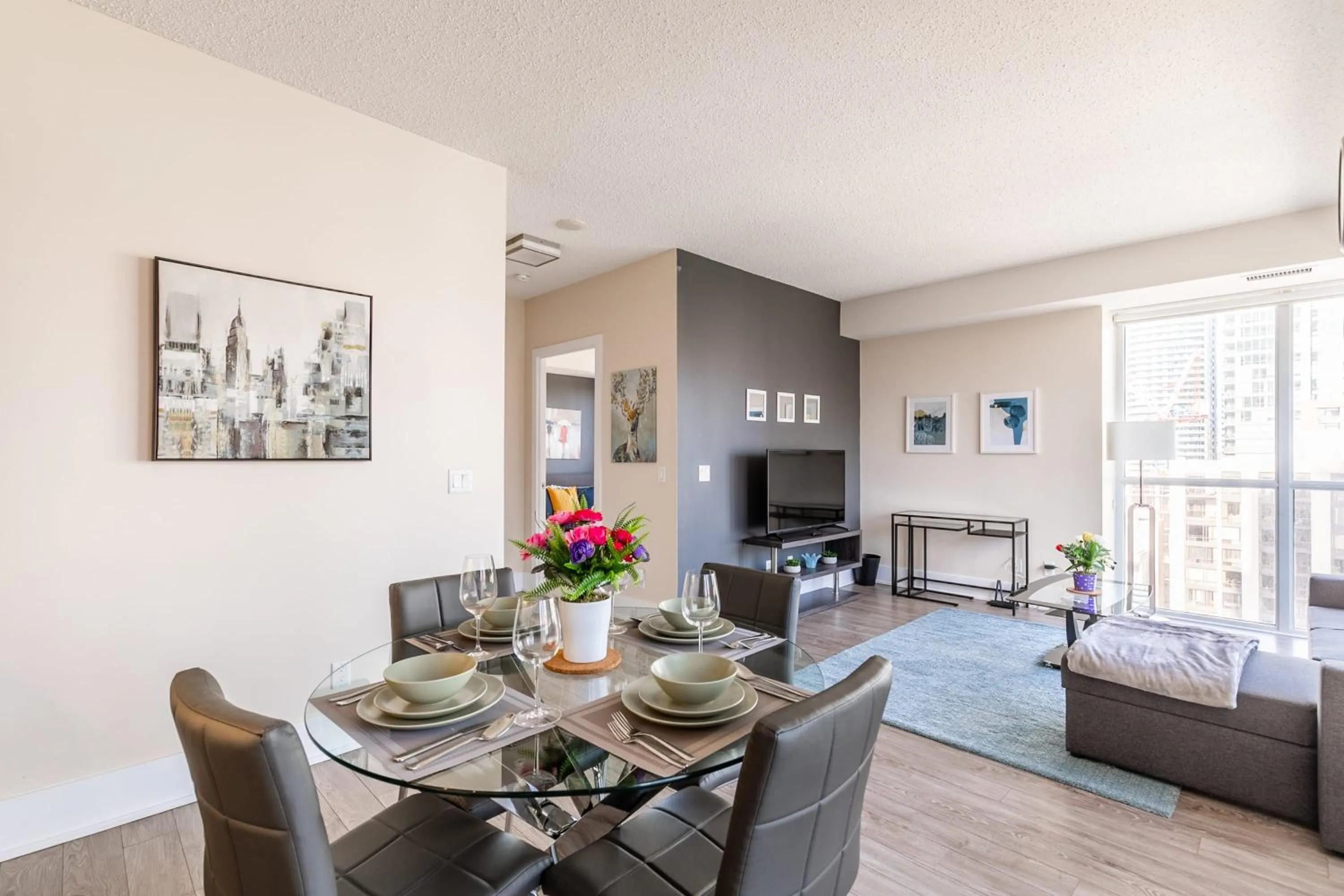 TV and multimedia in Luxury 1BR Condo - King Bed - Stunning City Views