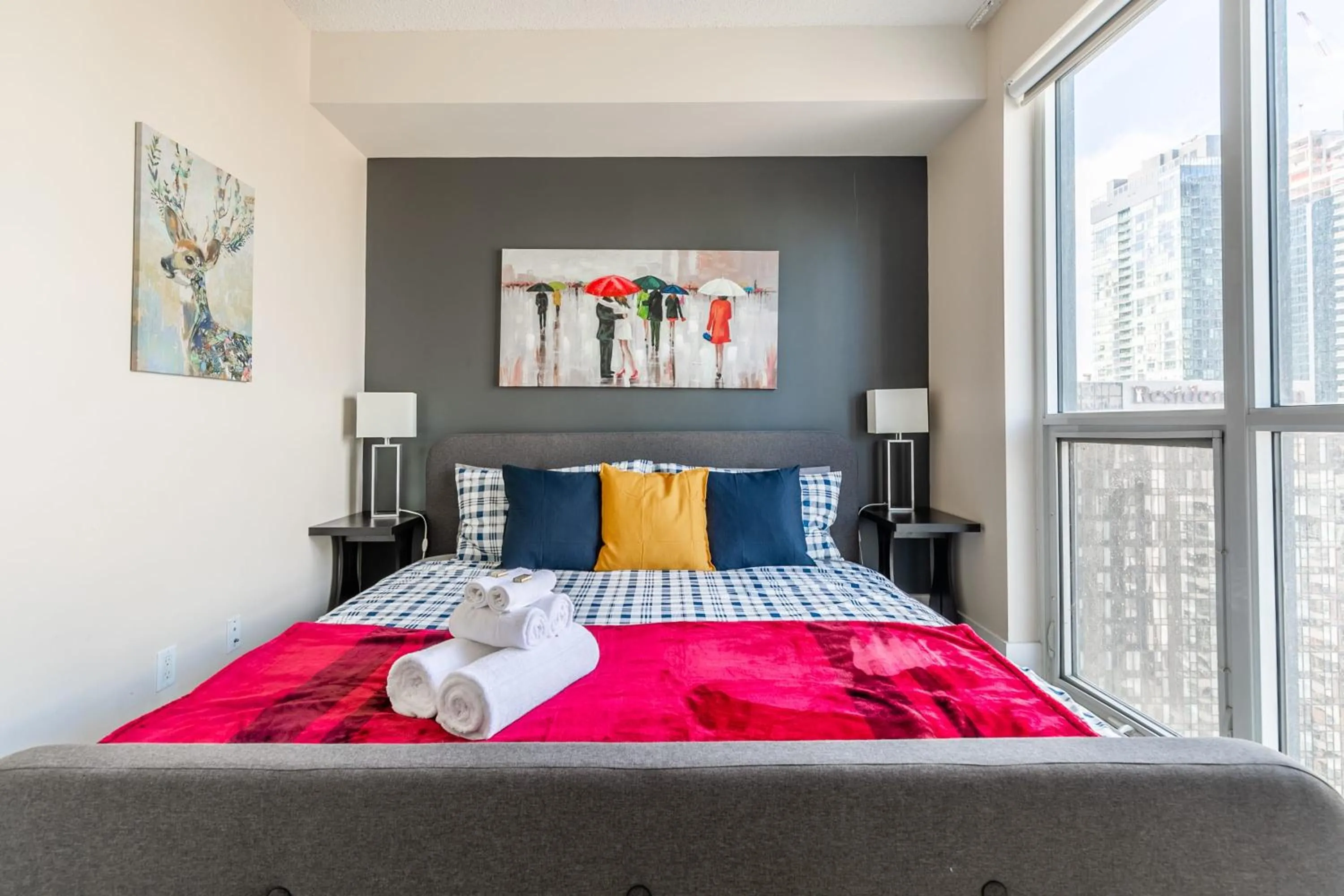 Bed in Luxury 1BR Condo - King Bed - Stunning City Views