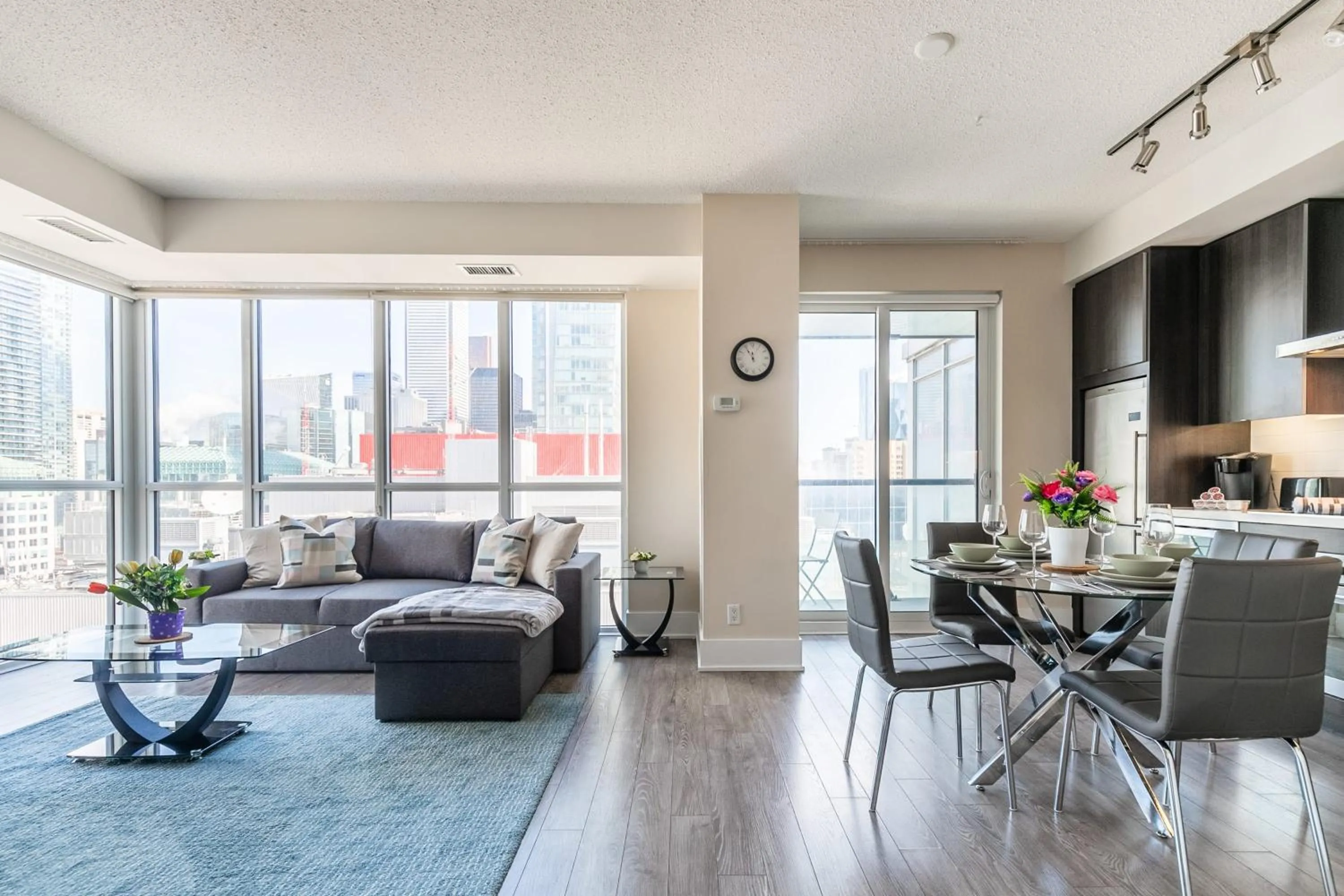 Kitchen or kitchenette in Luxury 1BR Condo - King Bed - Stunning City Views