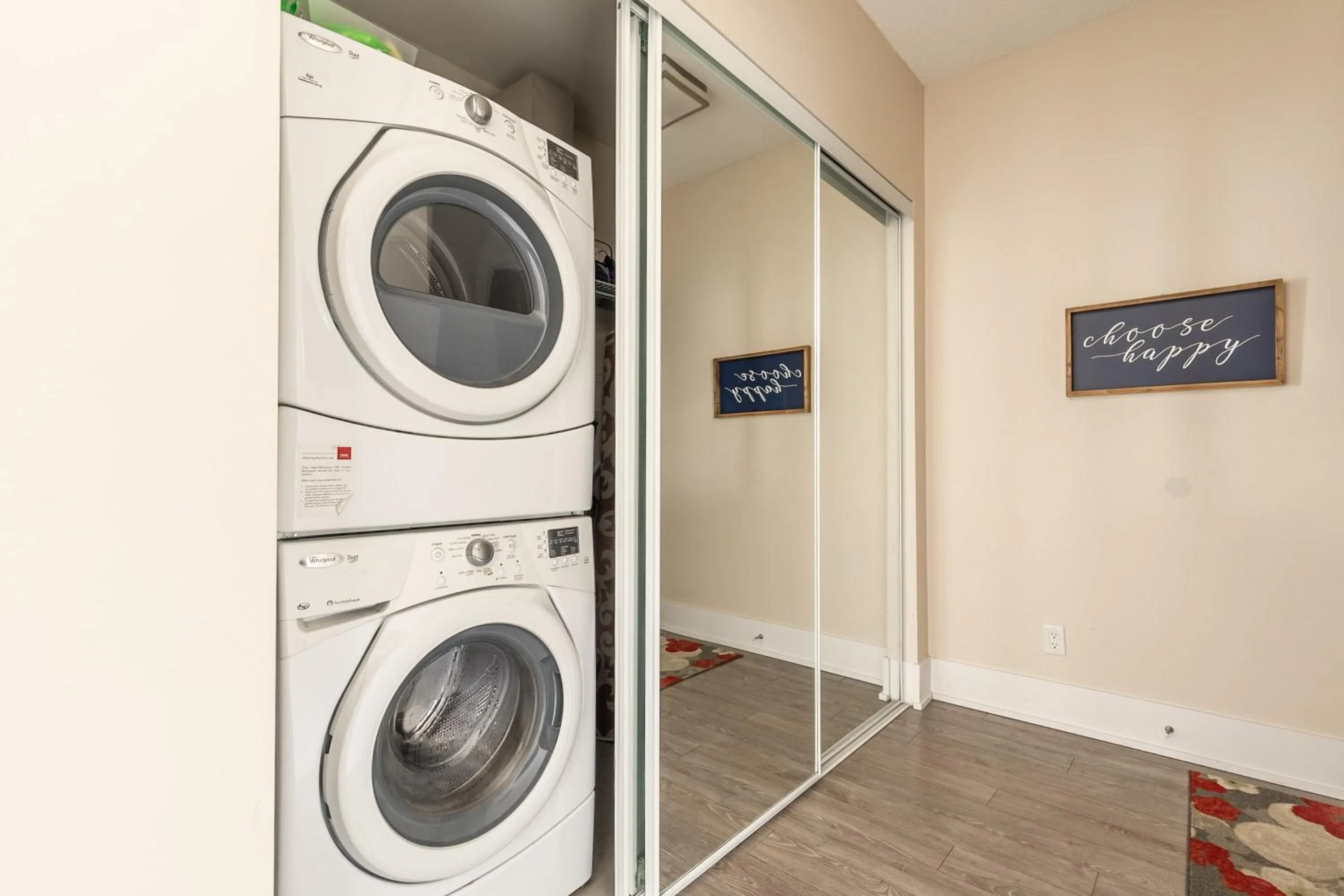 washing machine in Luxury 1BR Condo - King Bed - Stunning City Views