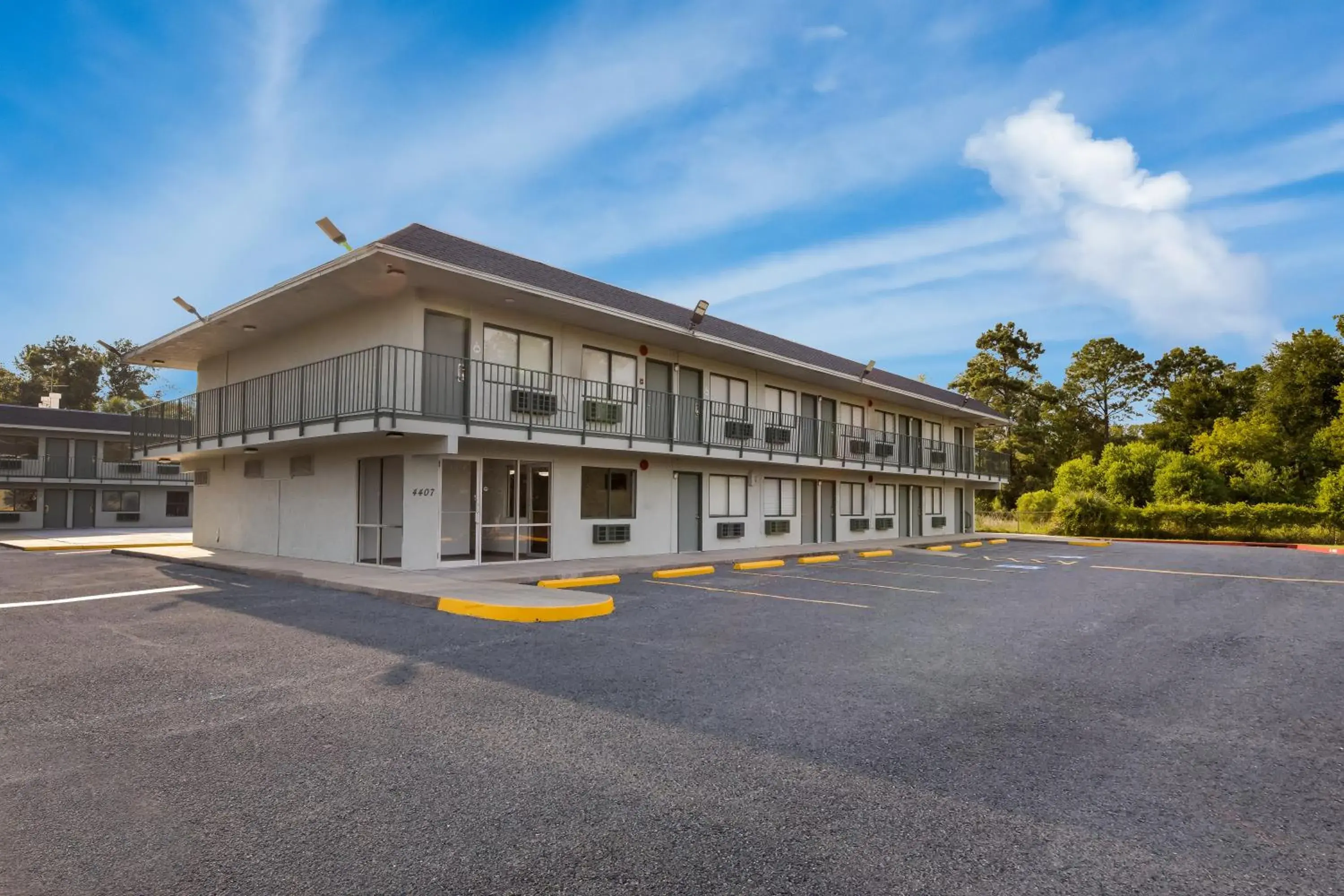 Property building in HomeTowne Studios by Red Roof Orange, TX Property building in HomeTowne Studios by Red Roof Orange, TX