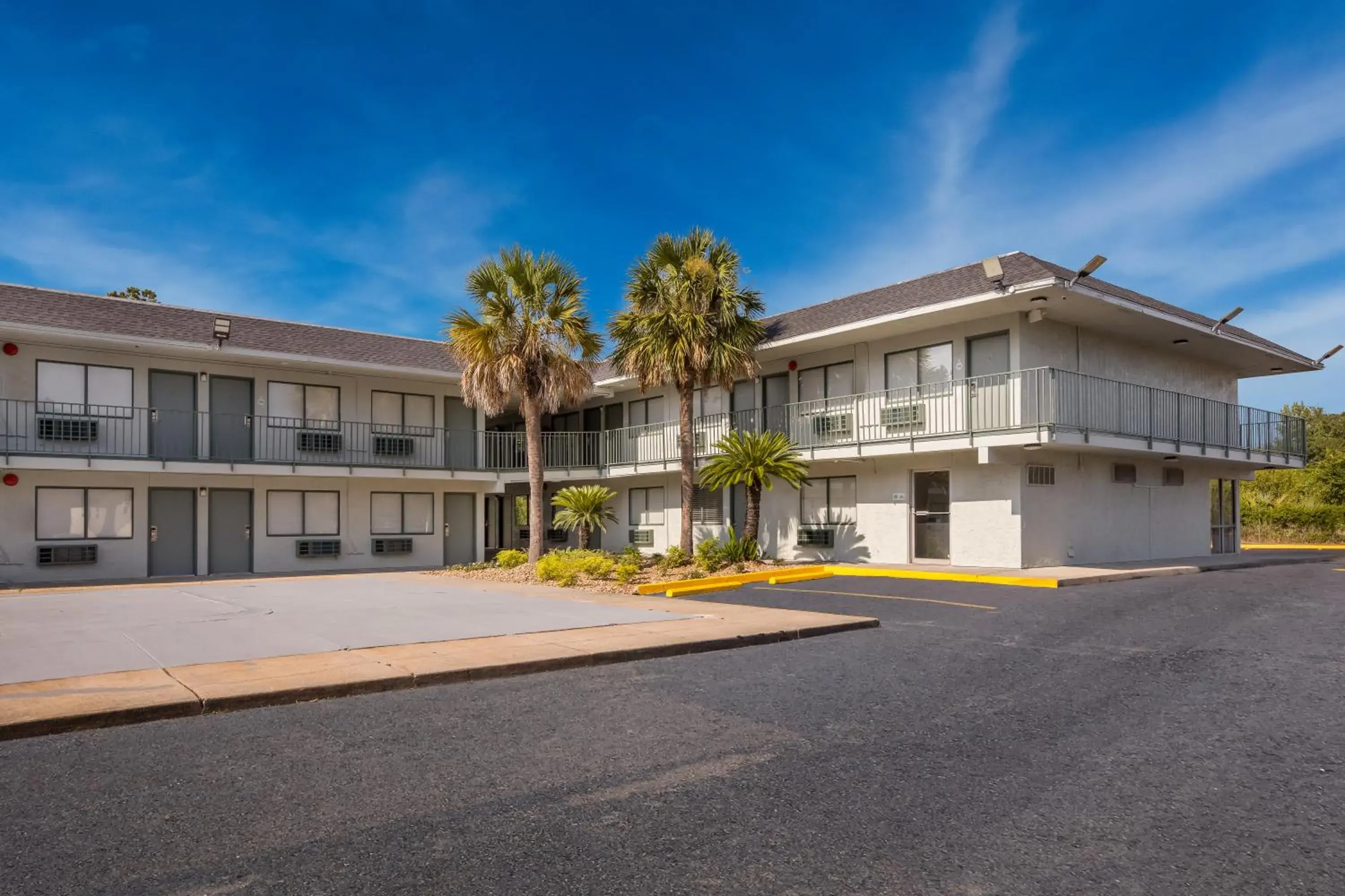 Property building in HomeTowne Studios by Red Roof Orange, TX Property building in HomeTowne Studios by Red Roof Orange, TX