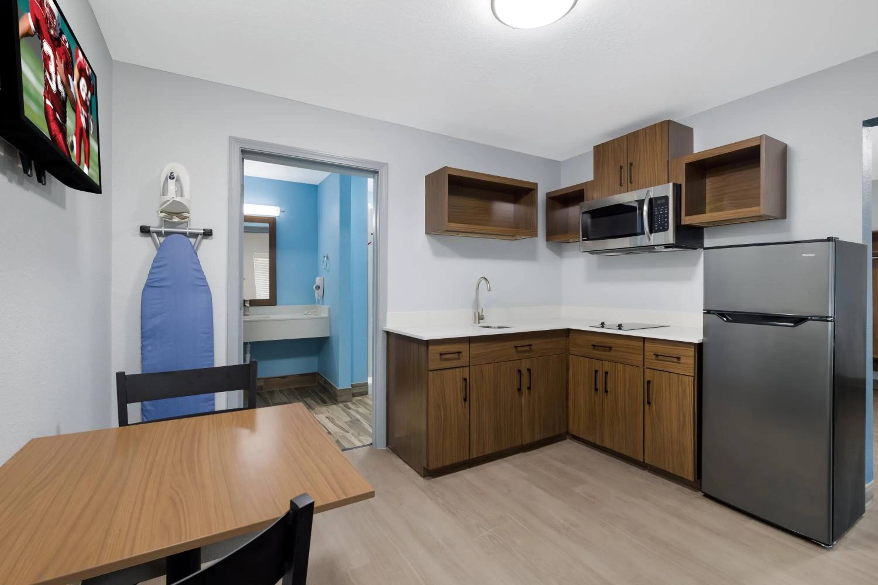 Kitchen or kitchenette in HomeTowne Studios by Red Roof Orange, TX