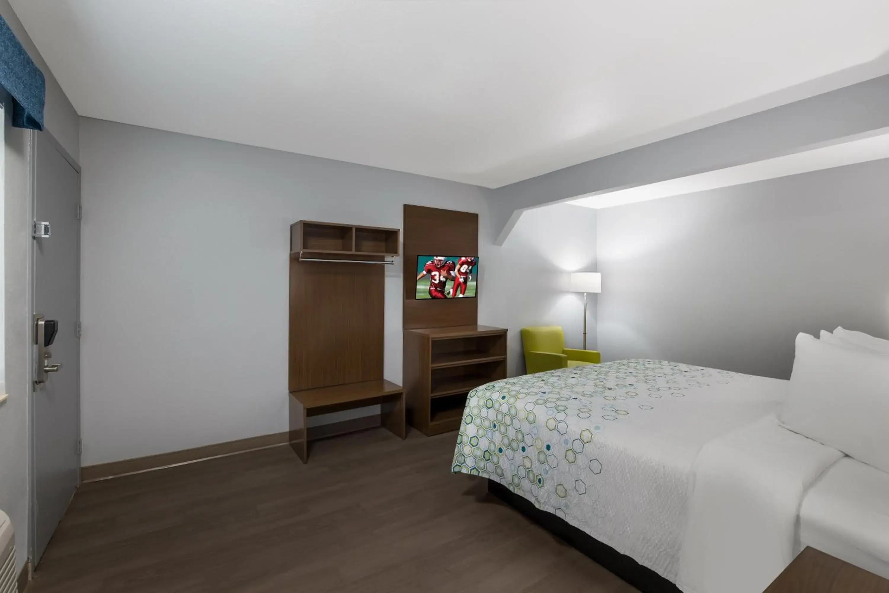 Bed in HomeTowne Studios by Red Roof Orange, TX Bed in HomeTowne Studios by Red Roof Orange, TX