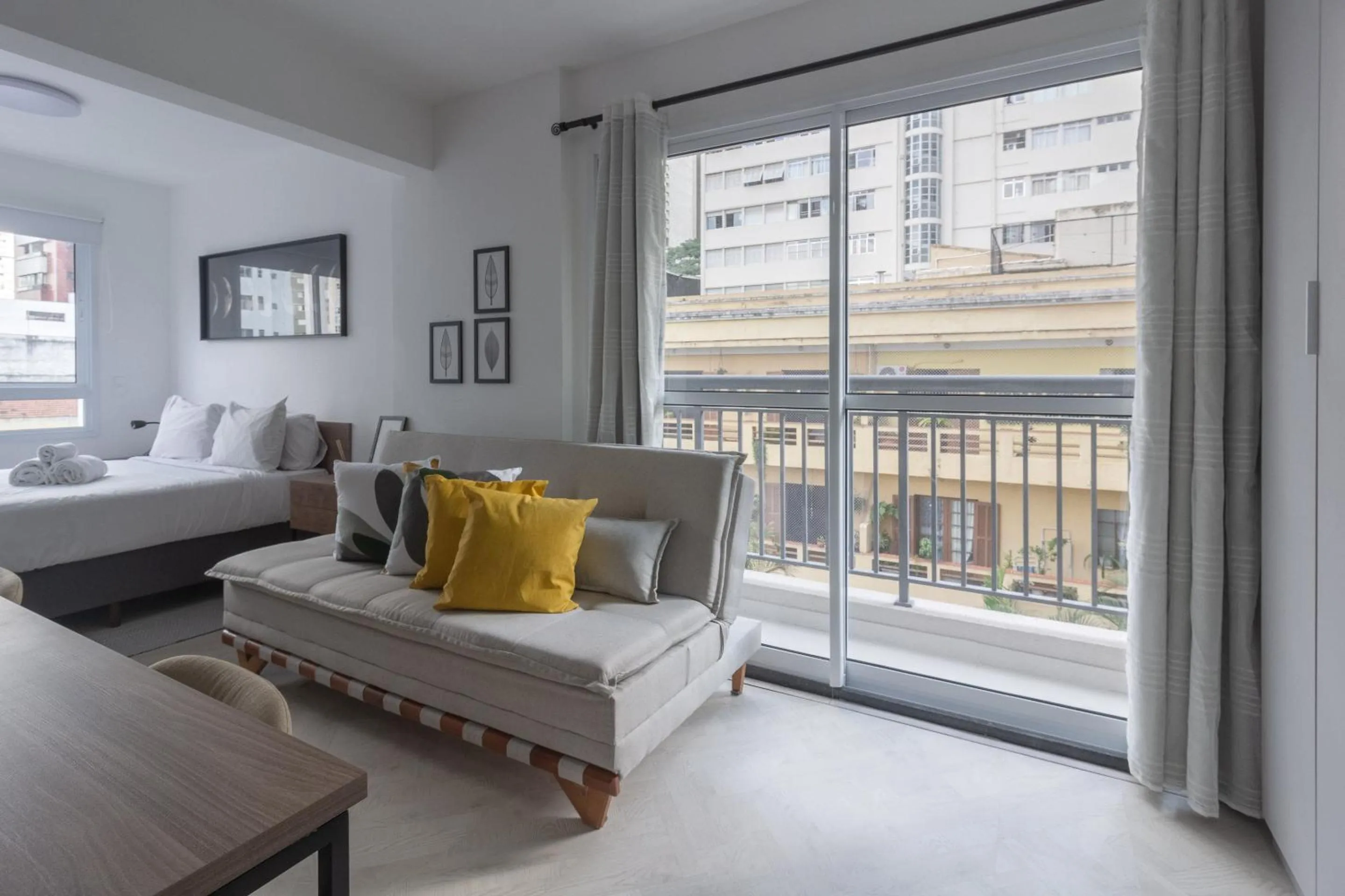 Living room, Bed in 360 Ascent Paulista