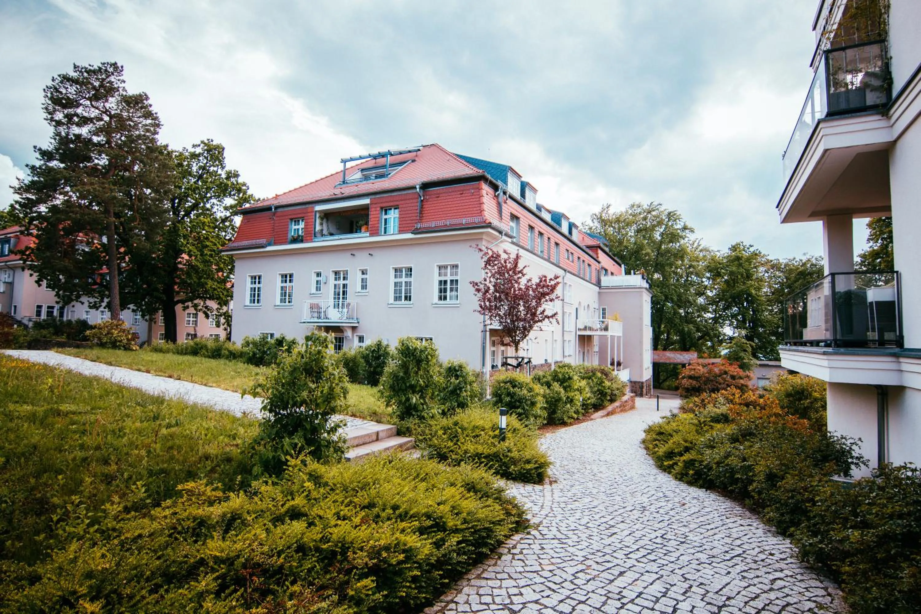 Property building in Oasis Appart - Wohnen im Königspark - Elbhang Dresden - große Terrasse - Netflix - TG