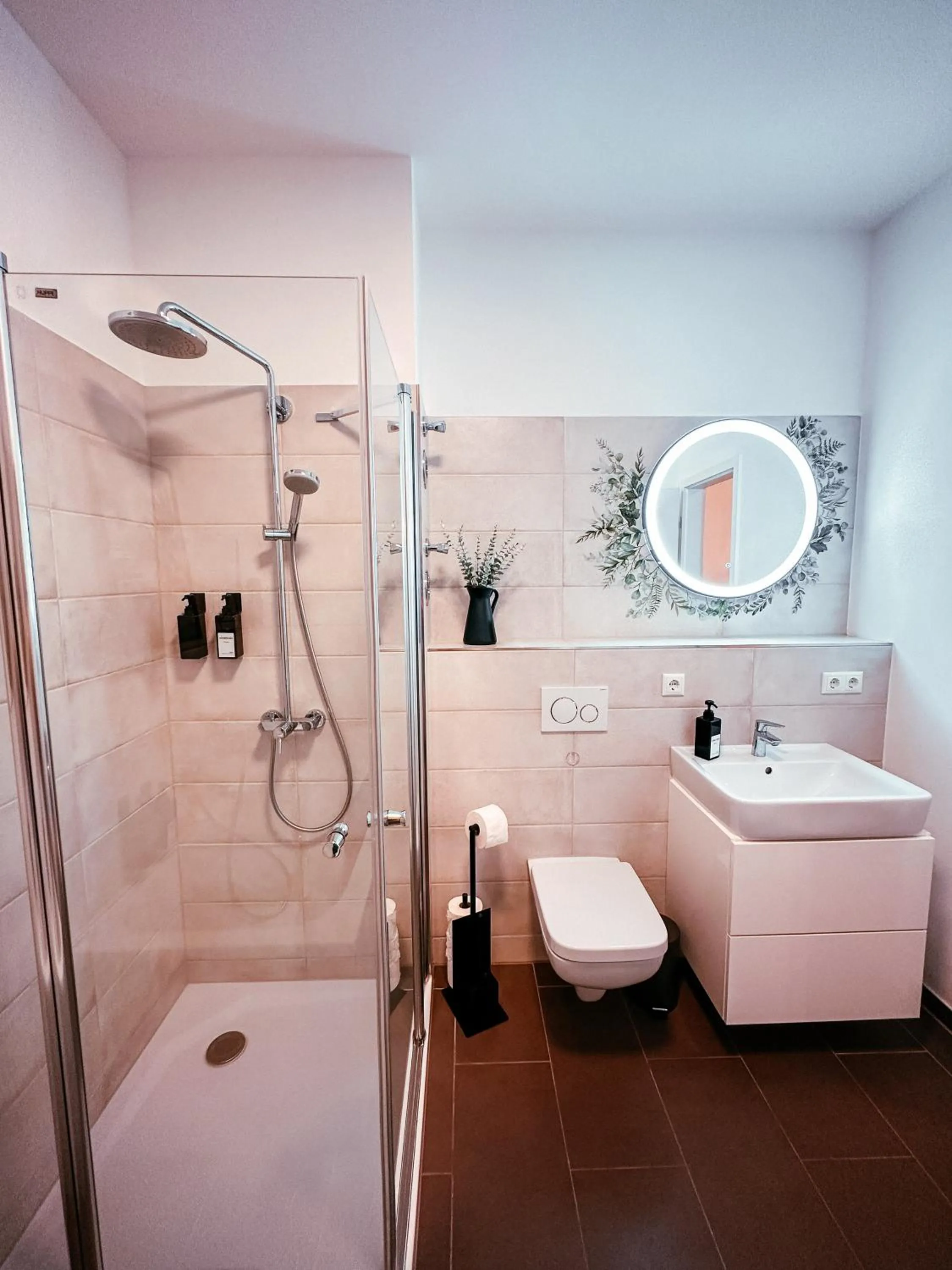 Shower in Oasis Appart - Wohnen im Königspark - Elbhang Dresden - große Terrasse - Netflix - TG