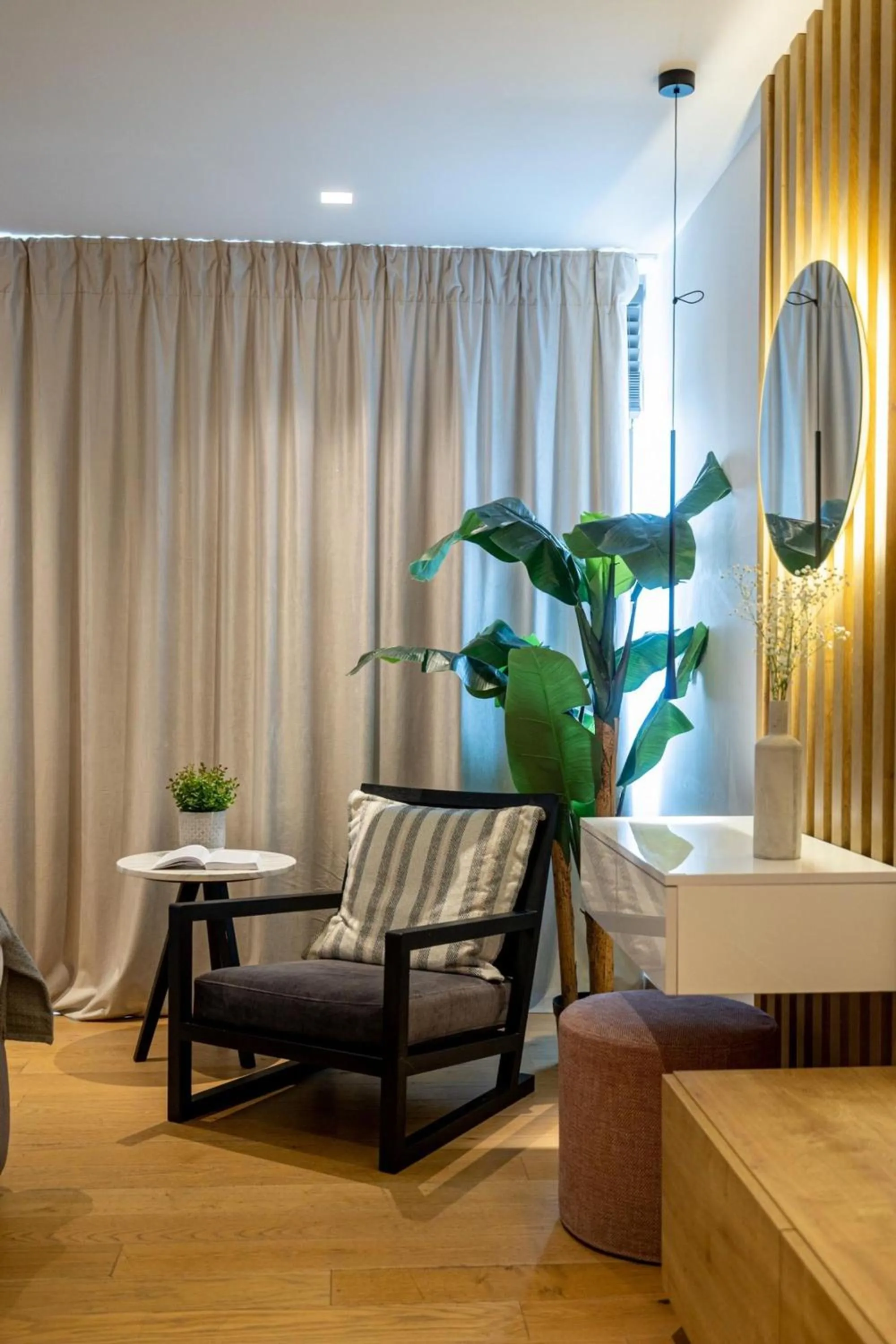 Earth Boutique Apartments next to Stavros Niarchos