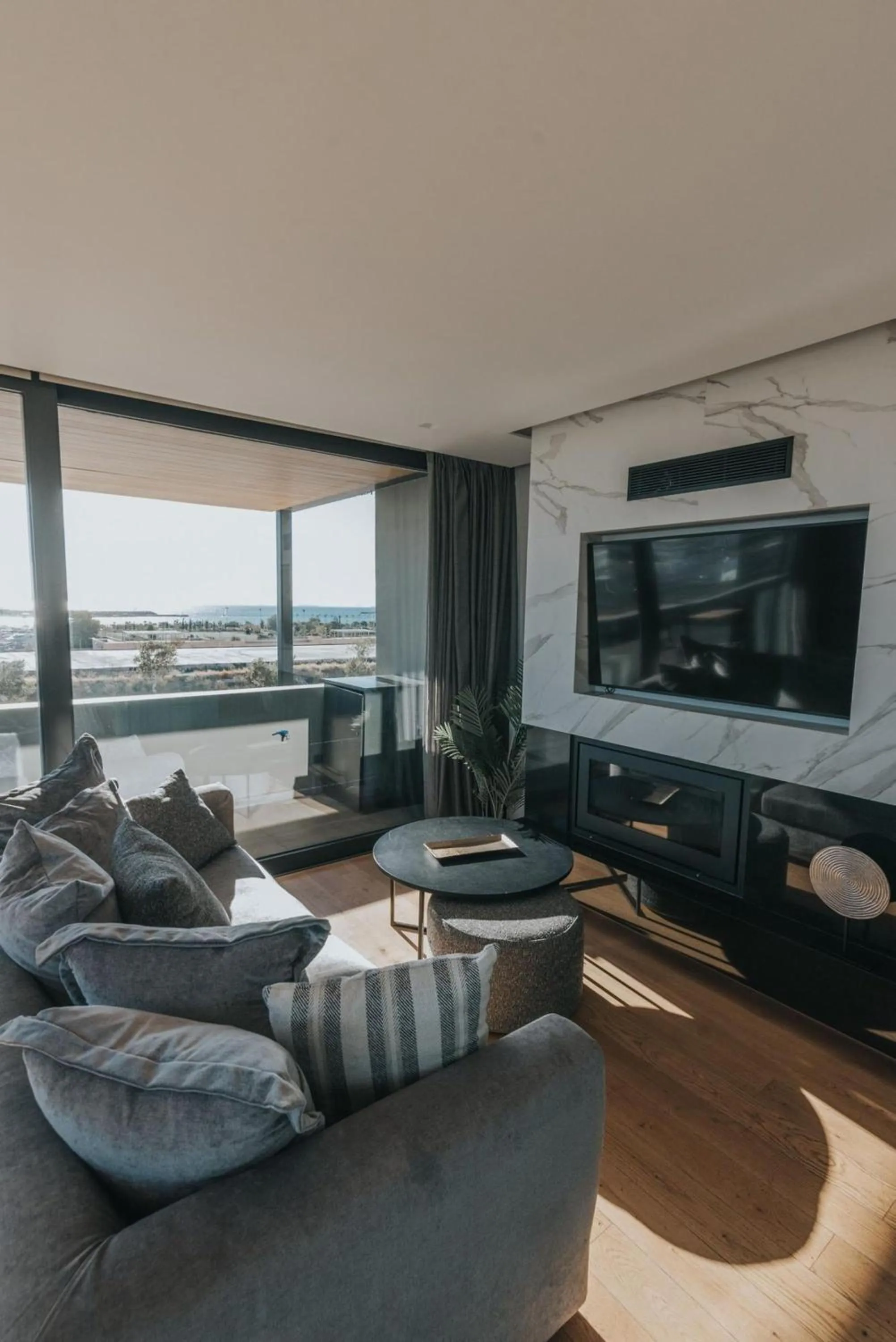 Living room in Earth Boutique Apartments next to Stavros Niarchos