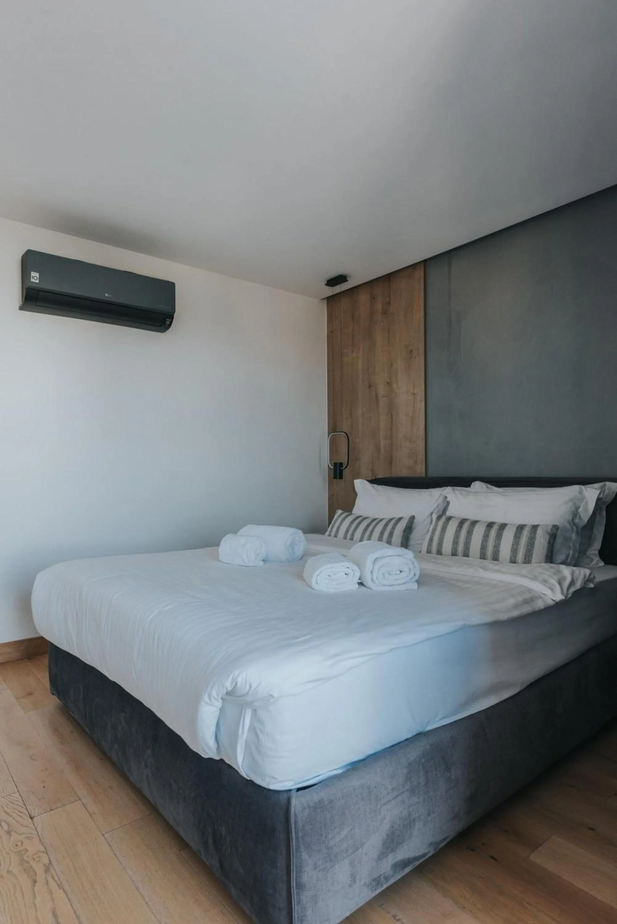 Bed in Earth Boutique Apartments next to Stavros Niarchos