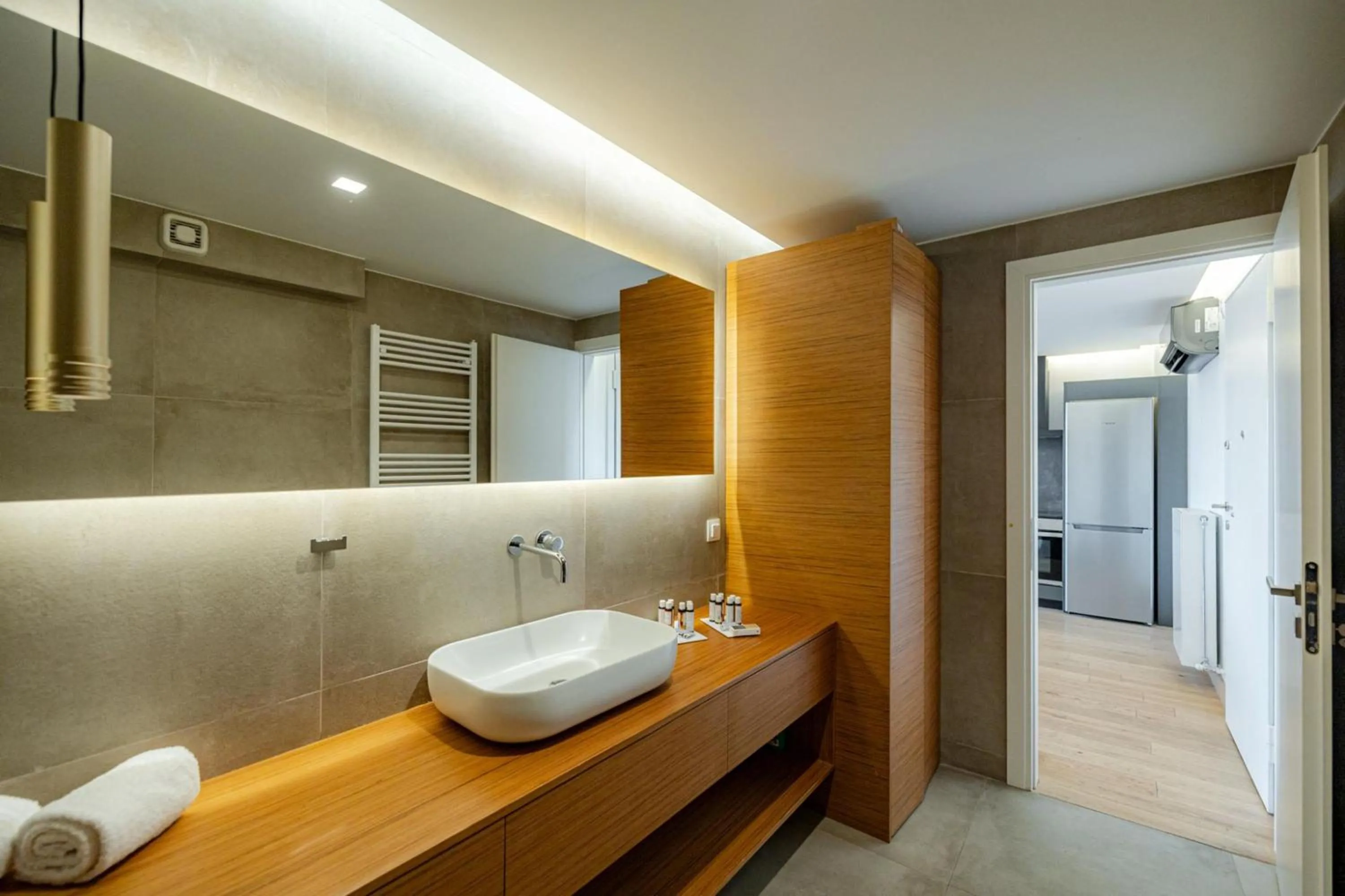 Bathroom in Earth Boutique Apartments next to Stavros Niarchos