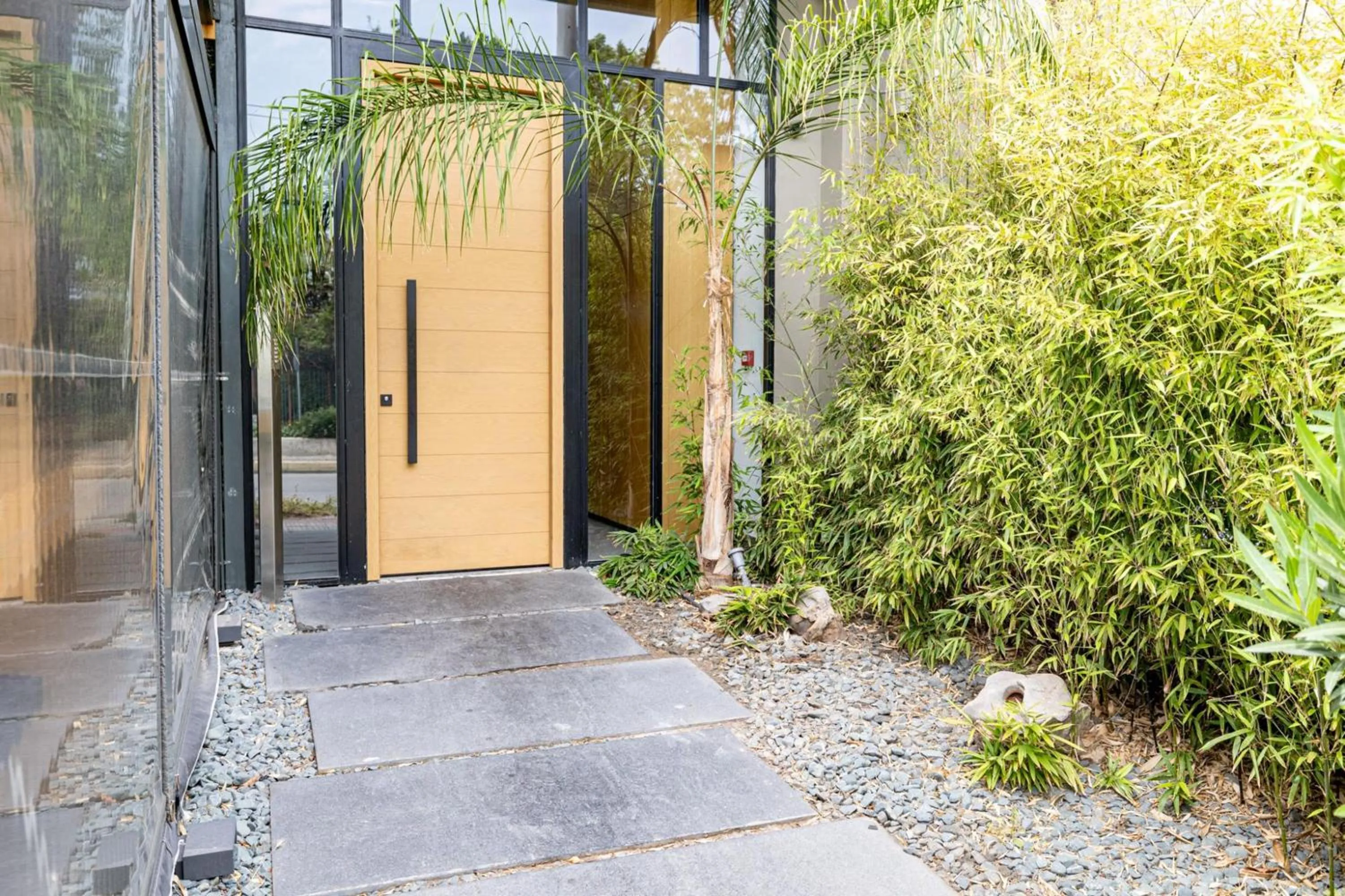 Property building in Earth Boutique Apartments next to Stavros Niarchos