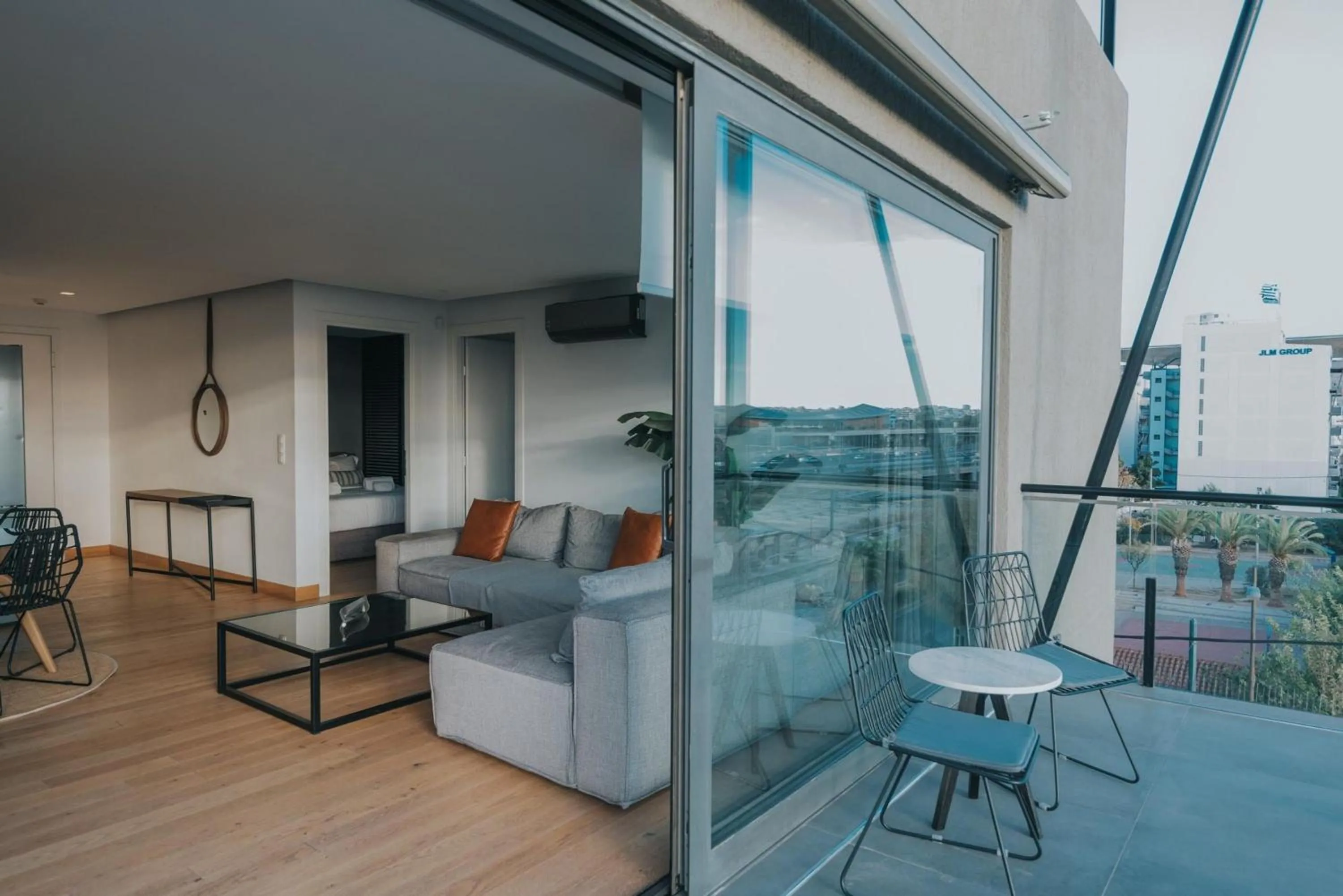 Earth Boutique Apartments next to Stavros Niarchos