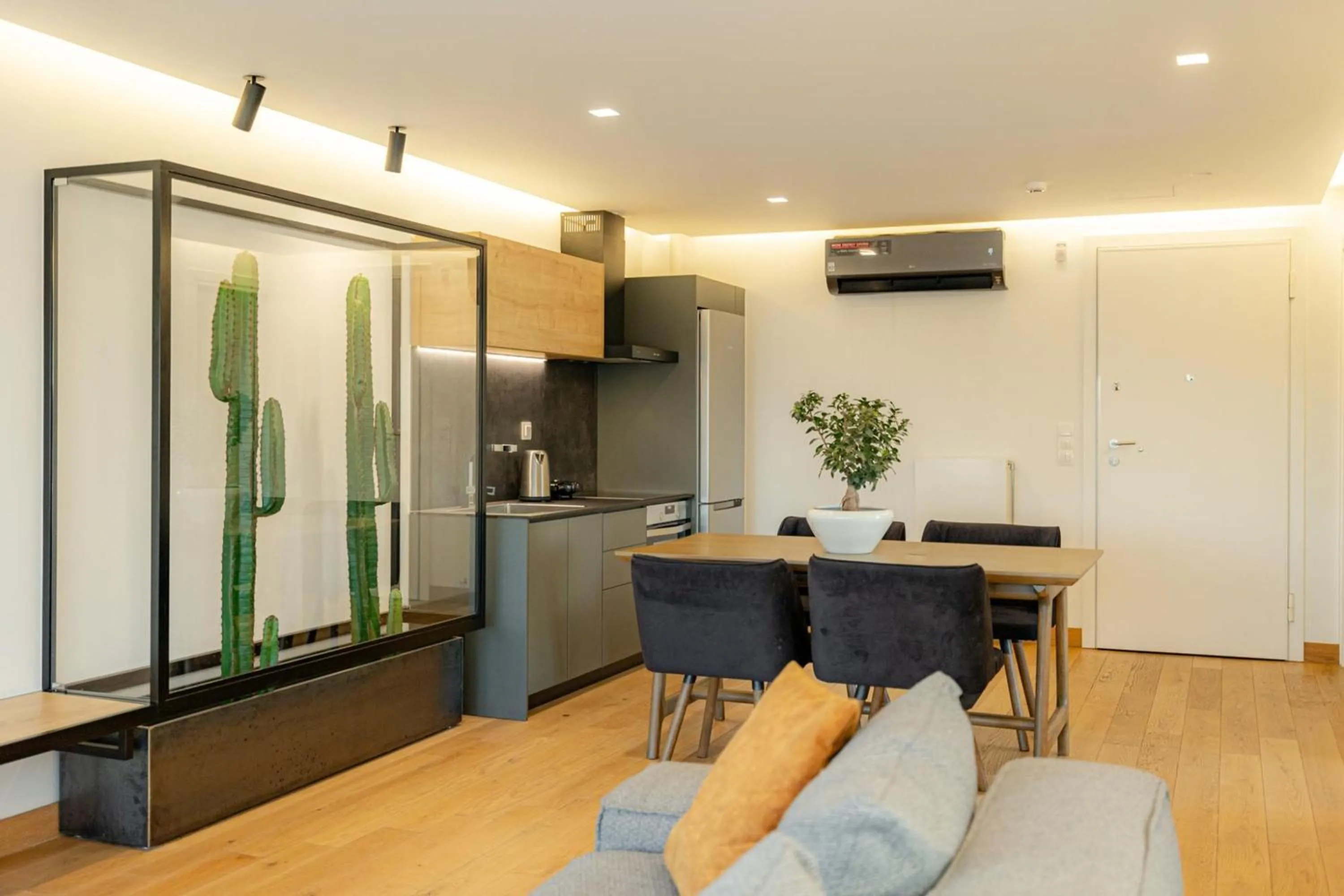 Kitchen or kitchenette in Earth Boutique Apartments next to Stavros Niarchos