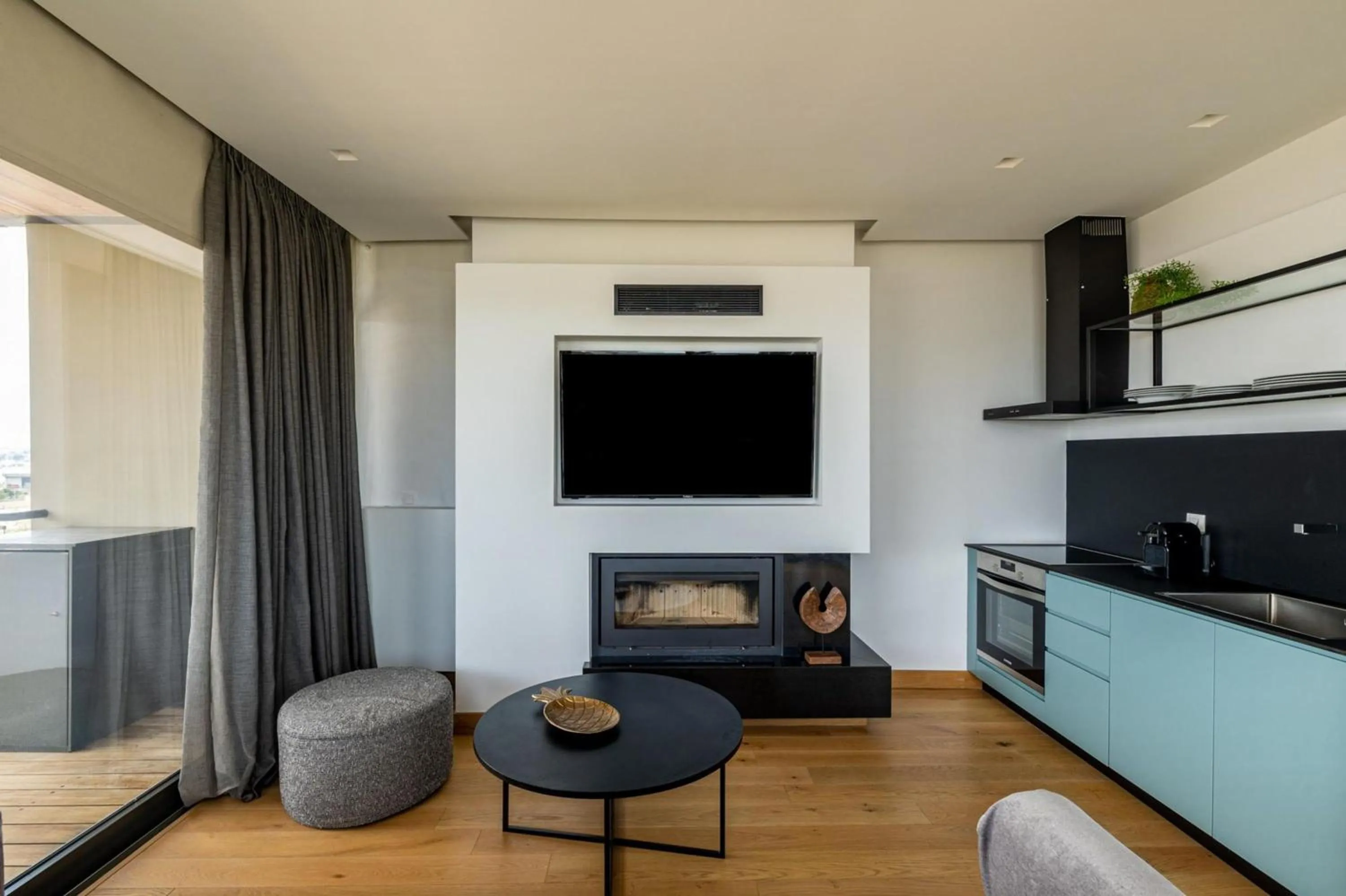 Kitchen or kitchenette in Earth Boutique Apartments next to Stavros Niarchos