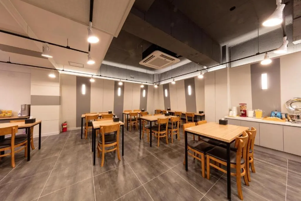 Ballantine Business Hotel