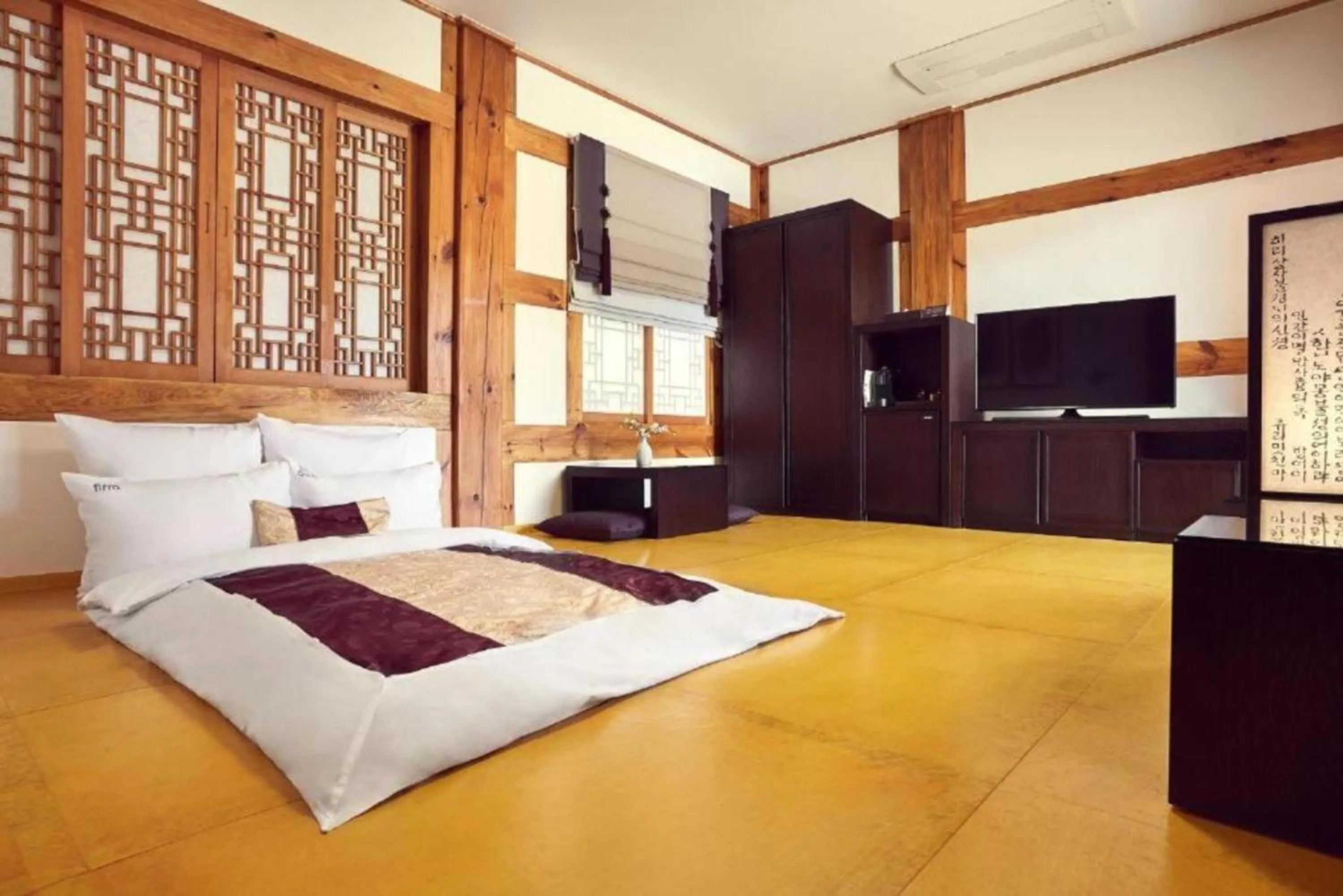 Hanok Stay Namwonyechon by Kensington