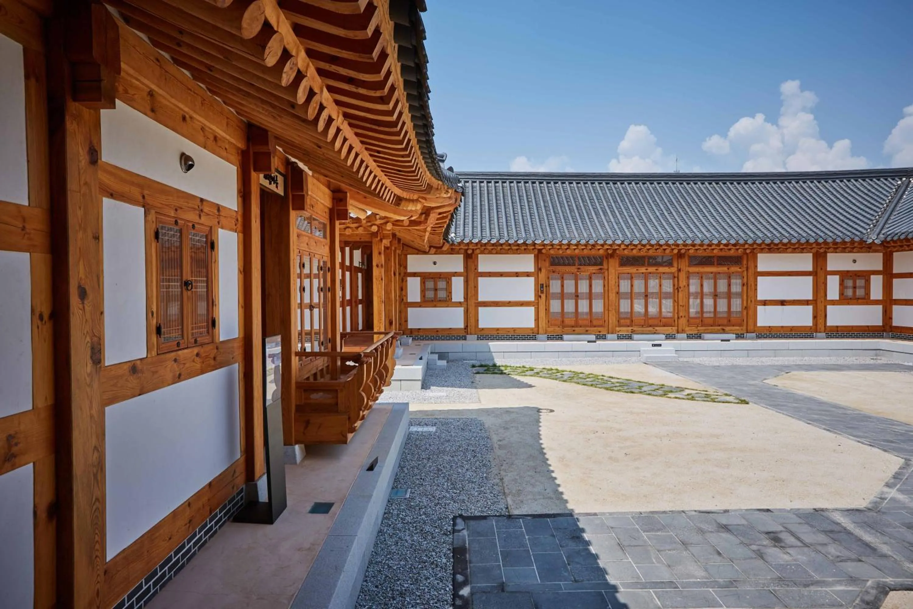 Hanok Stay Namwonyechon by Kensington
