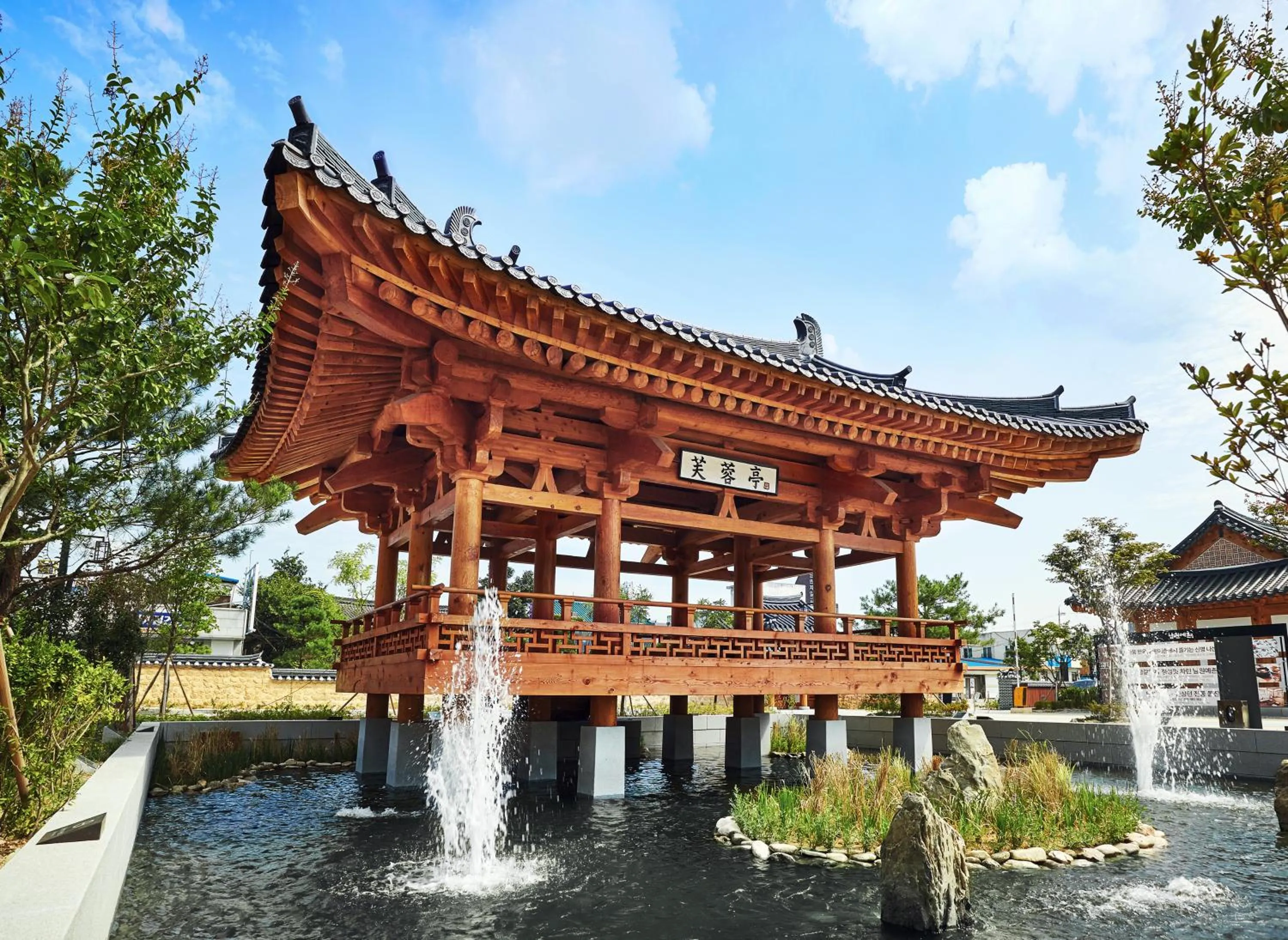 Hanok Stay Namwonyechon by Kensington