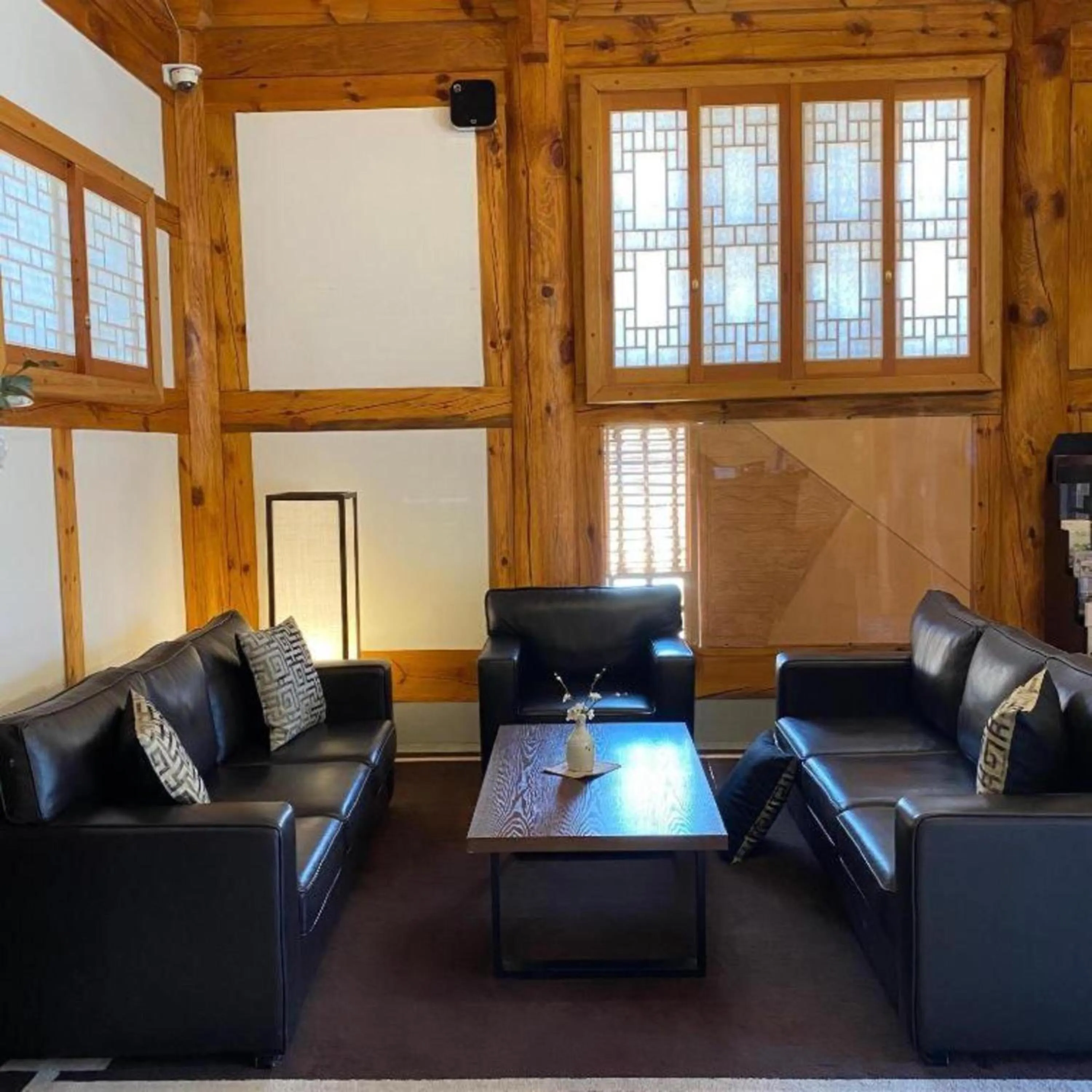 Hanok Stay Namwonyechon by Kensington