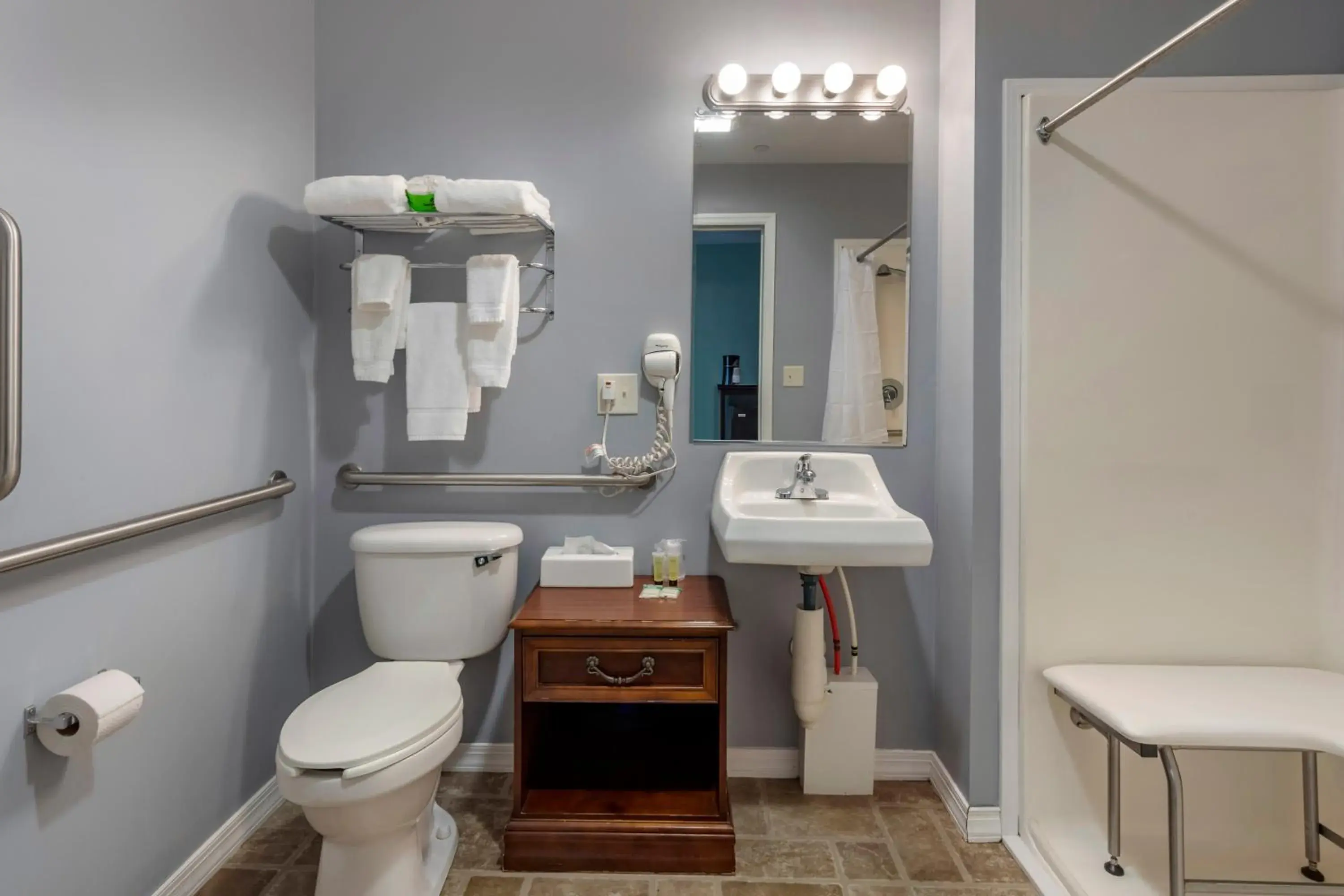 Queen Room - Disability Access in The Riverstone Inn Queen Room - Disability Access in The Riverstone Inn