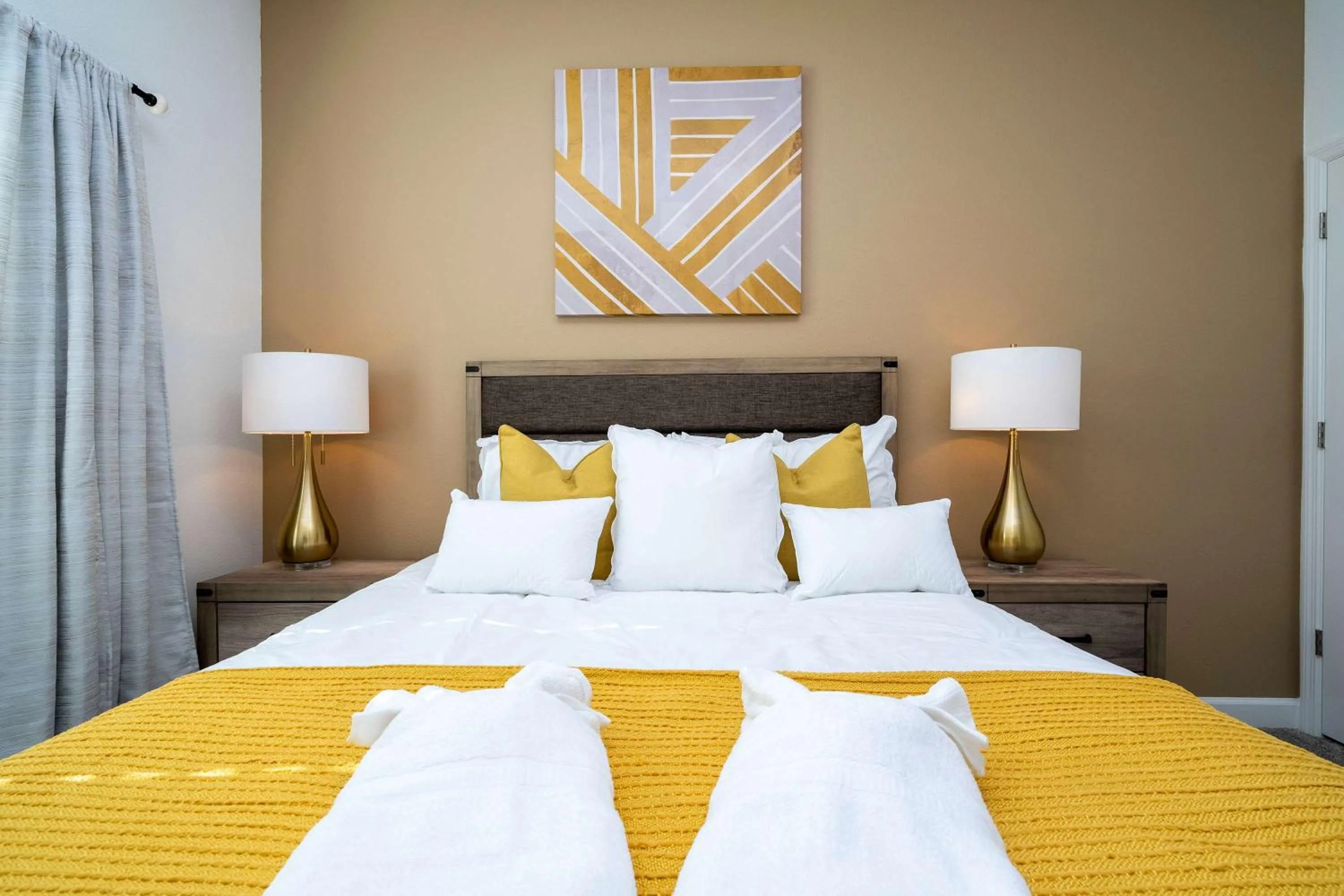 Bed in WonderFull 4Bd with Pool at Champions Gate 1174