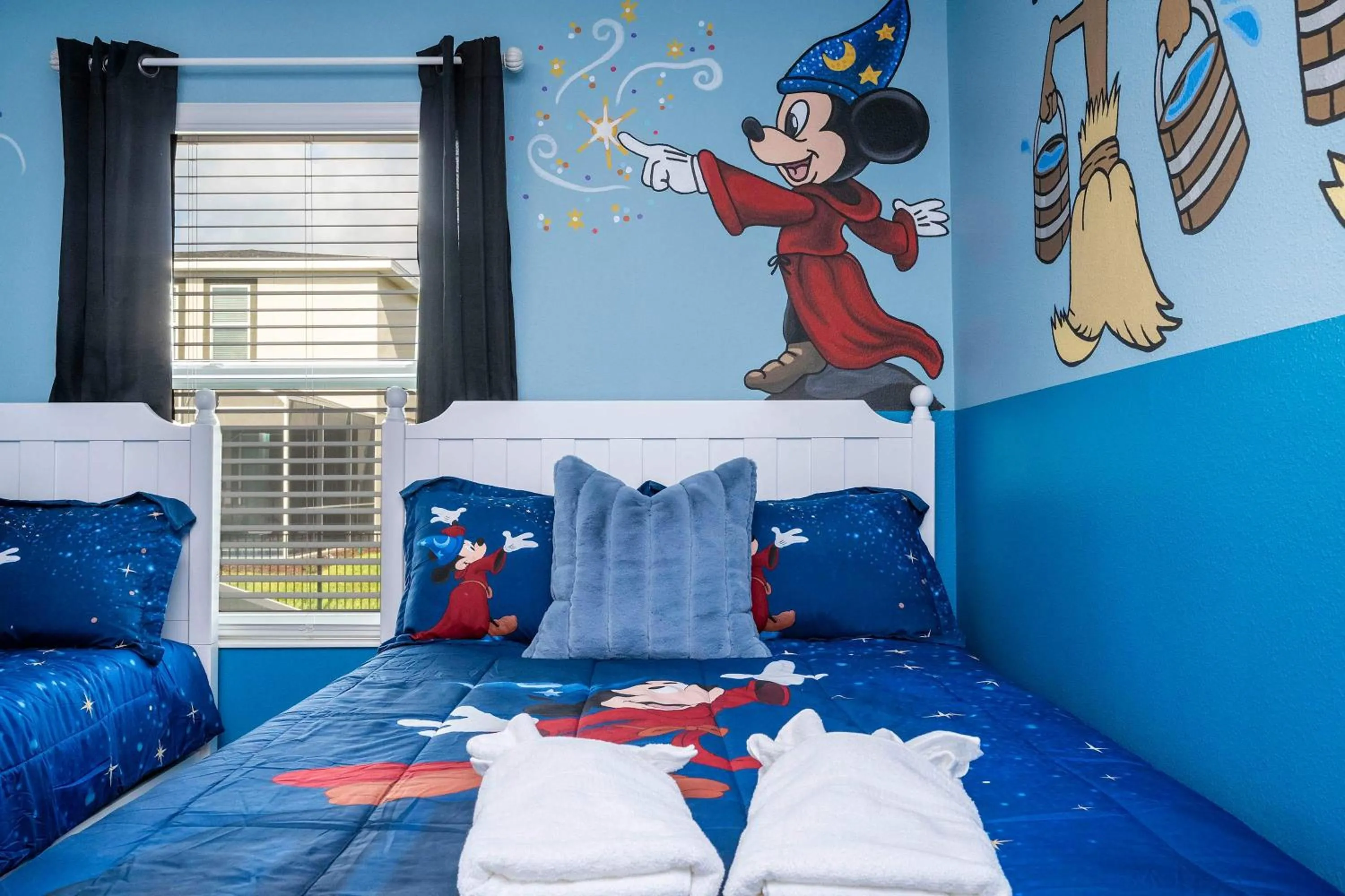 WonderFull 4Bd with Pool at Champions Gate 1174