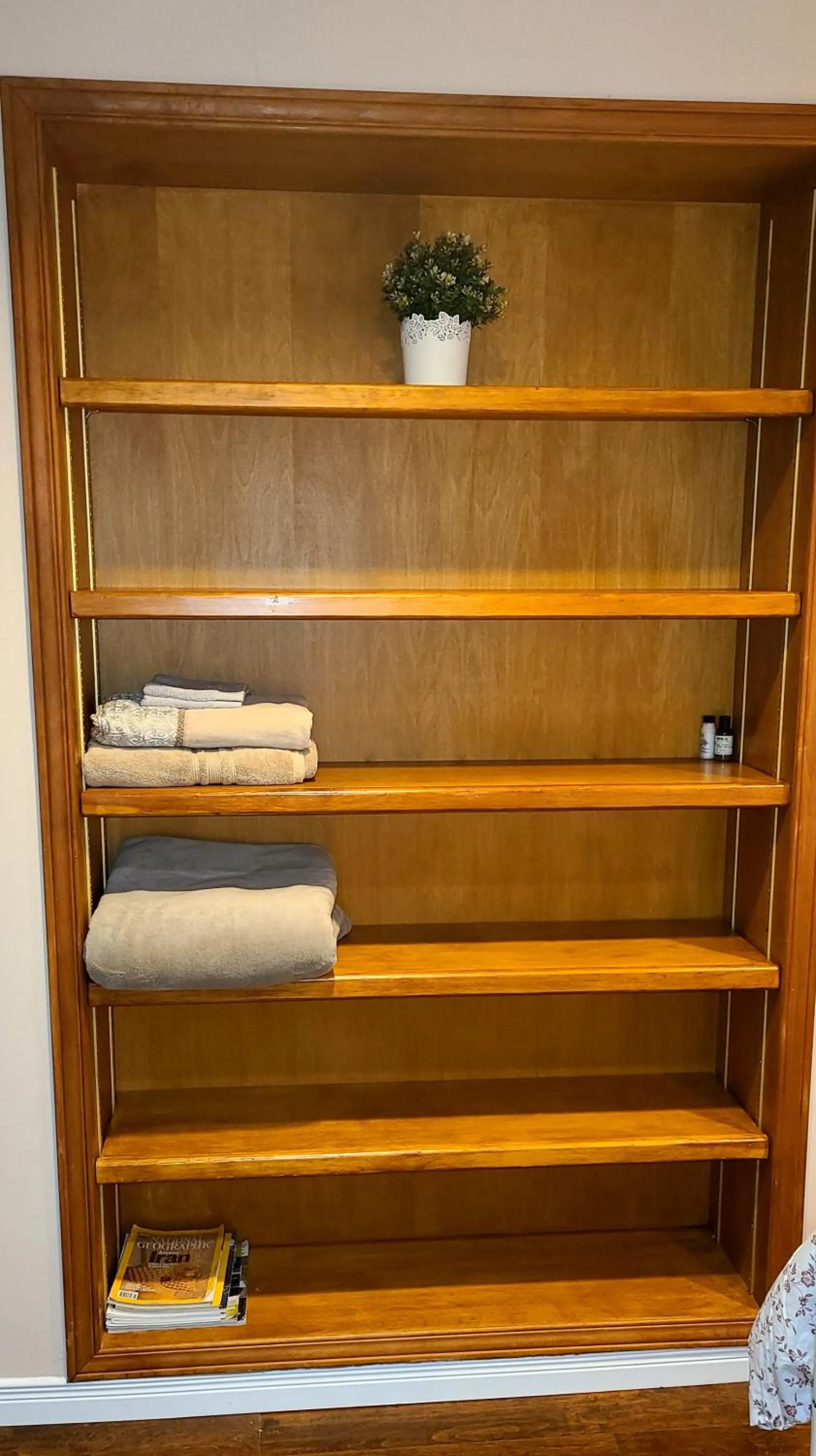towels in Spacious and bright unit with natural light.