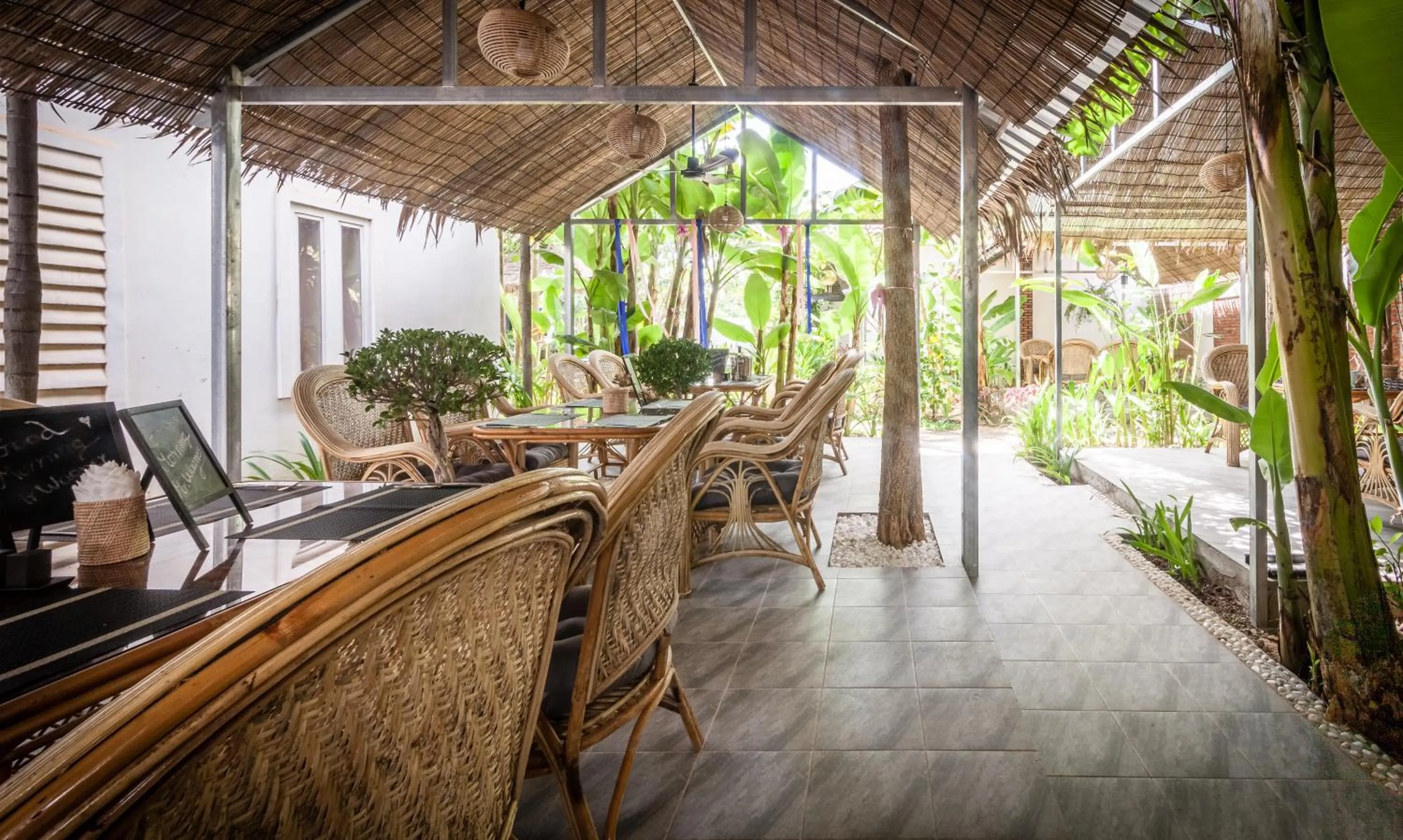 Restaurant/places to eat in The Botanic Garden Hotel