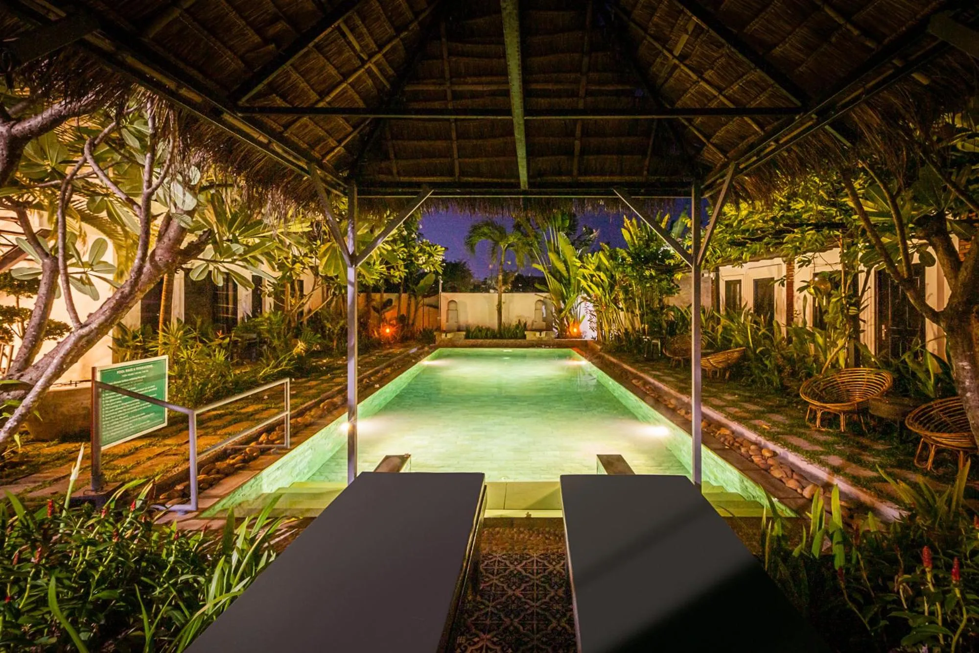 Swimming pool in The Botanic Garden Hotel