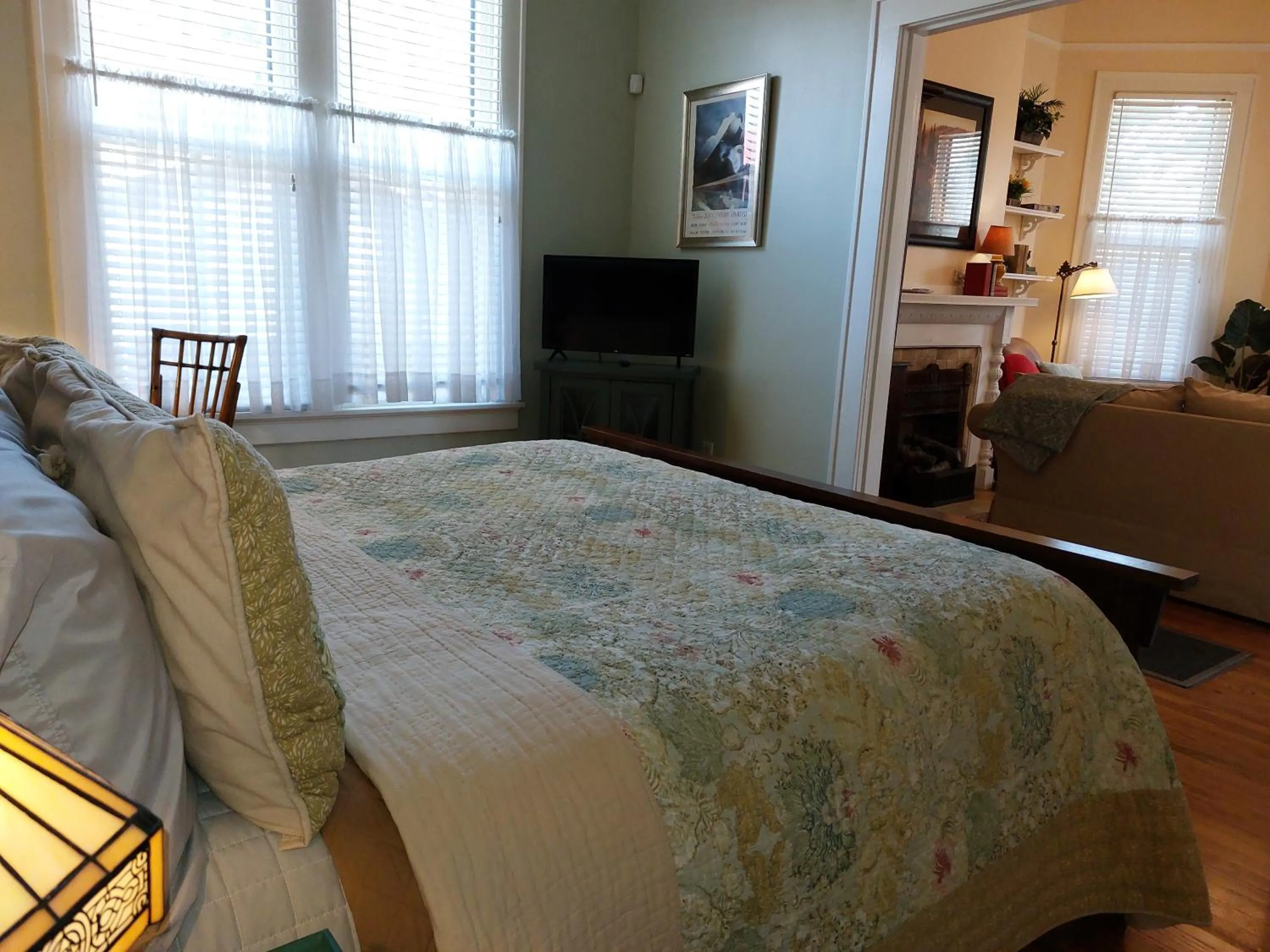 TV and multimedia, Bed in Urban Cottages