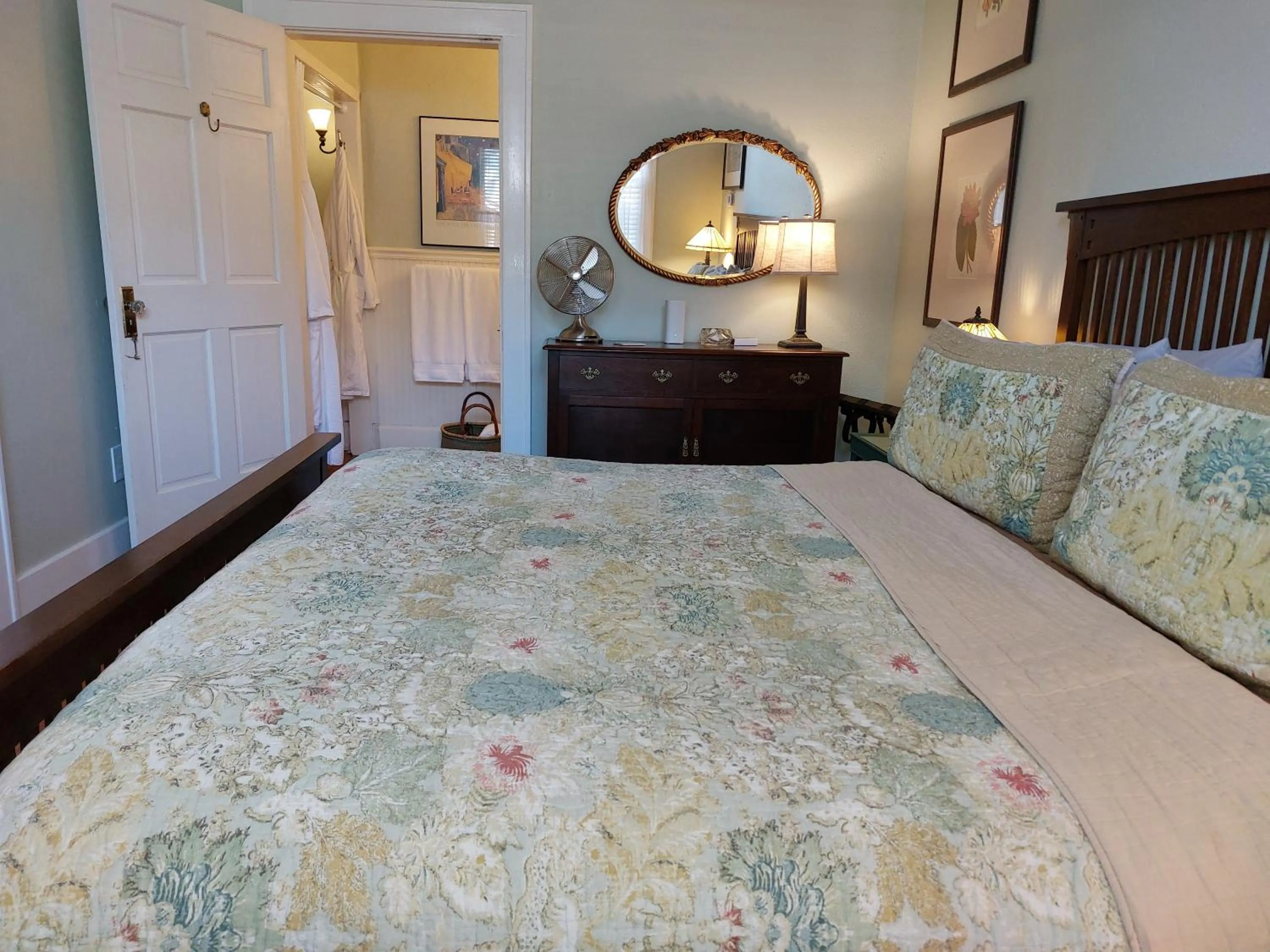 Bathroom, Bed in Urban Cottages