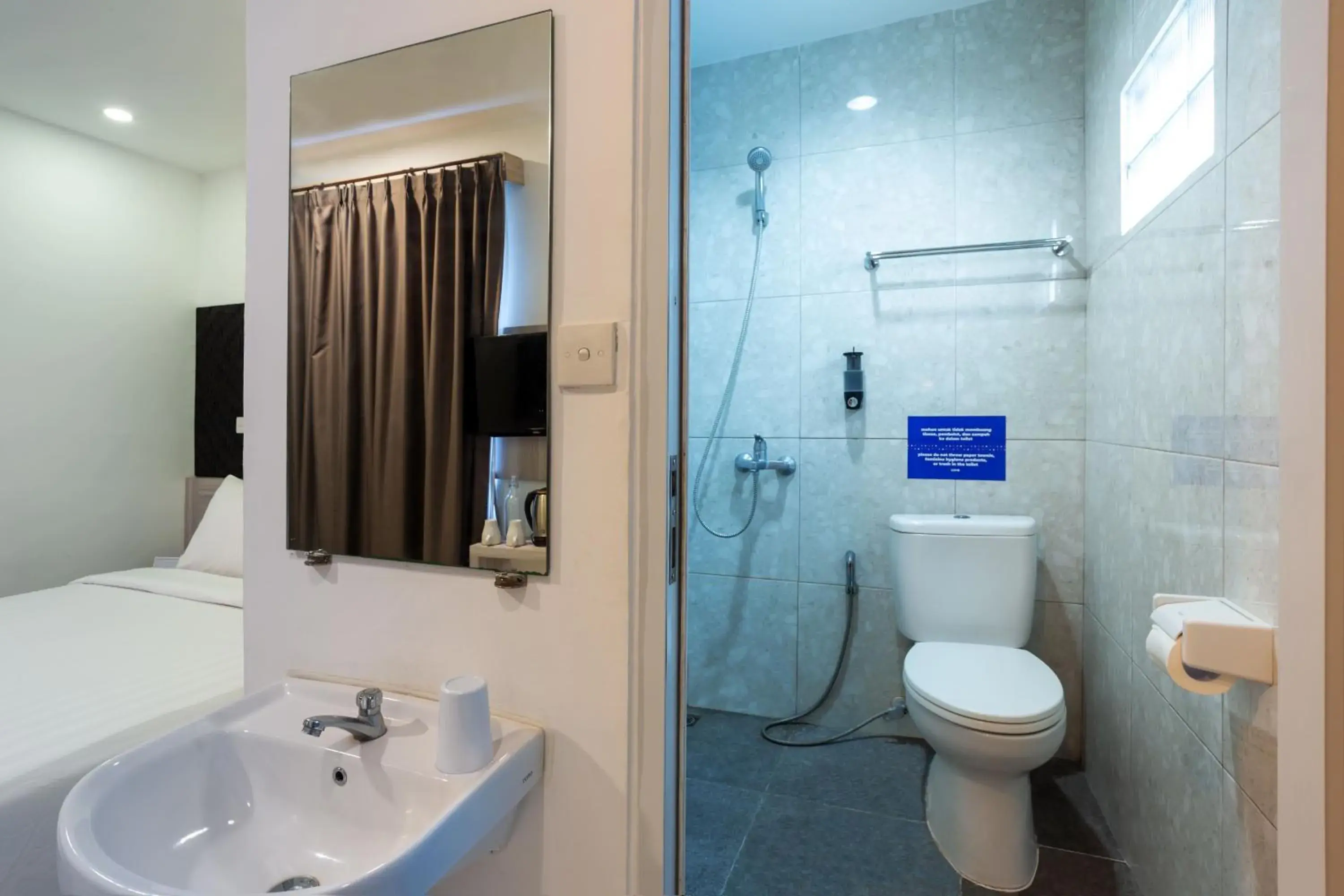 Toilet in Cove De Tinaya Toilet in Cove De Tinaya